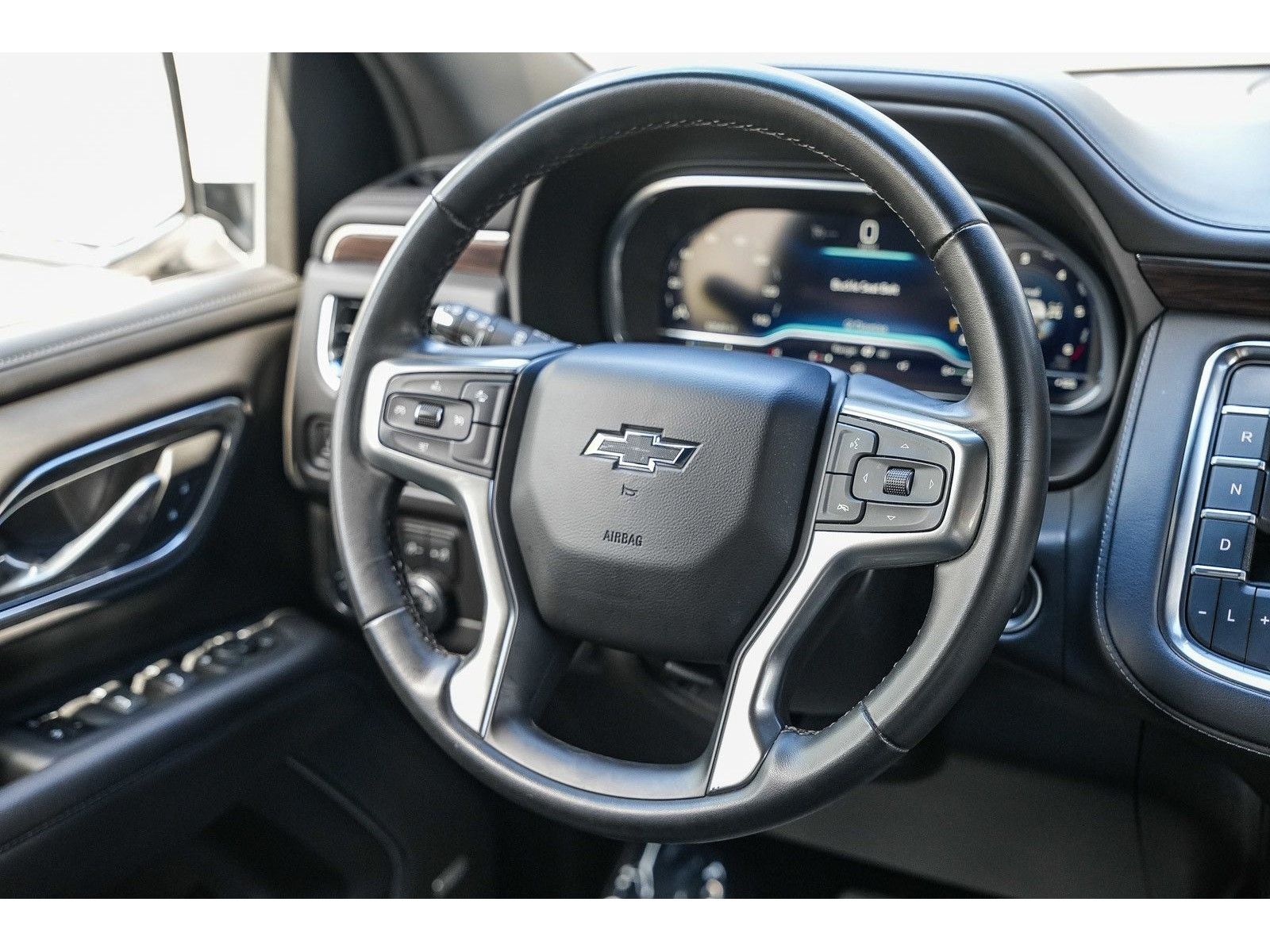2023 Chevrolet Suburban Z71 - Photo 14