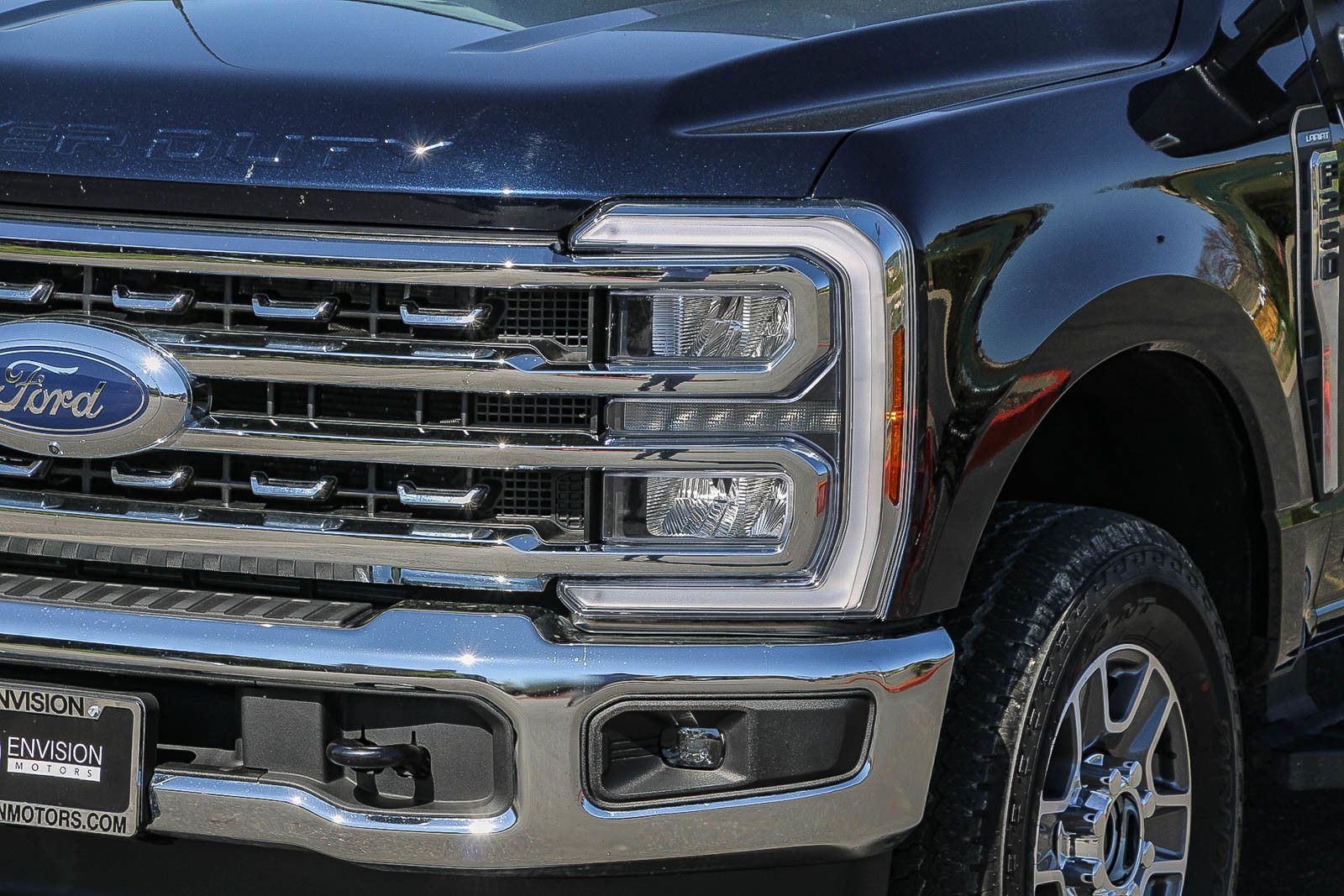 2025 Ford F-250SD Lariat photo 3