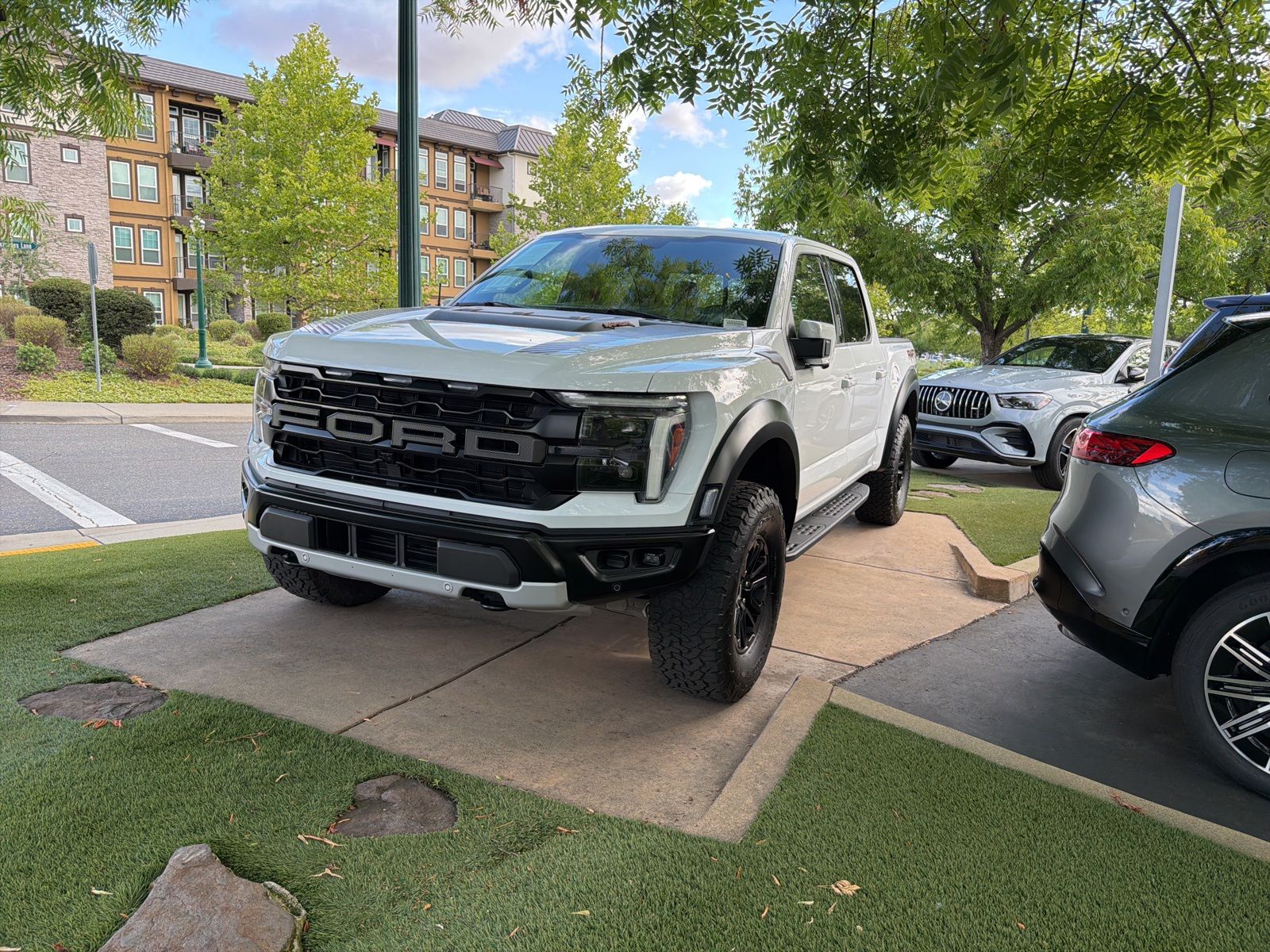 2024 Ford F-150 Raptor 4x4 SuperCrew 5-1/2 Box's photo