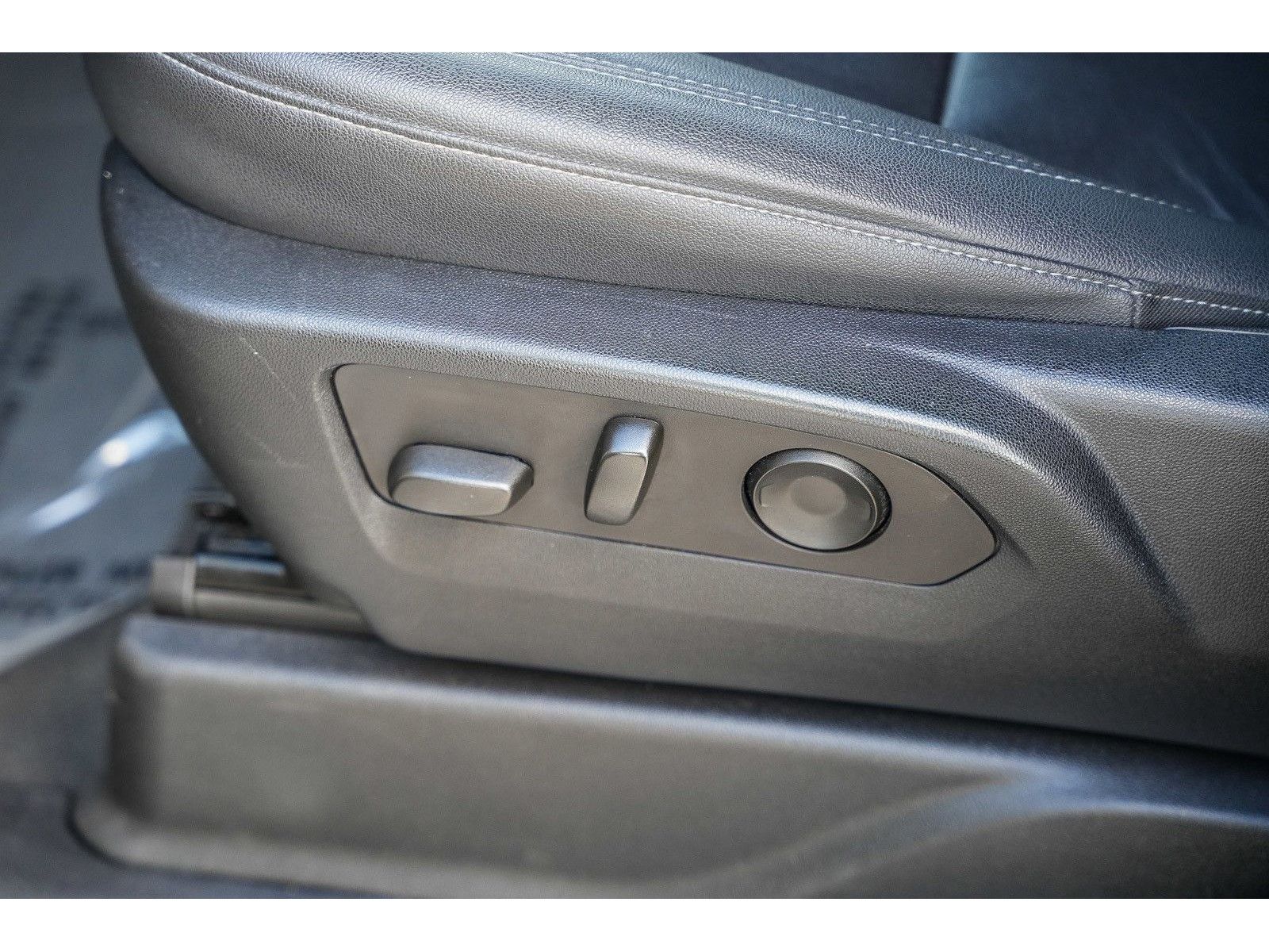 2023 Chevrolet Suburban Z71 - Photo 19