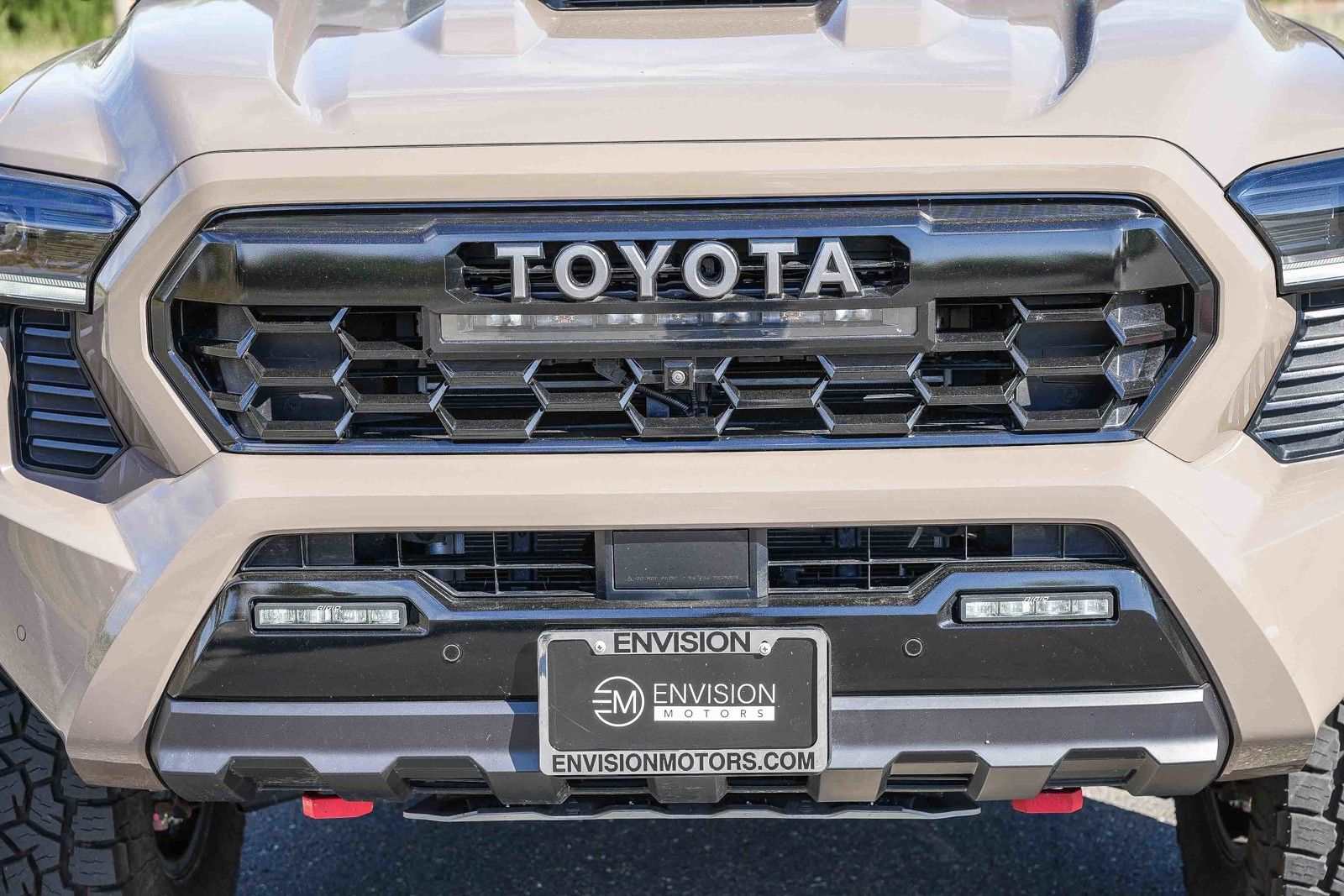 2025 Toyota Tacoma Hybrid TRD Pro photo 6