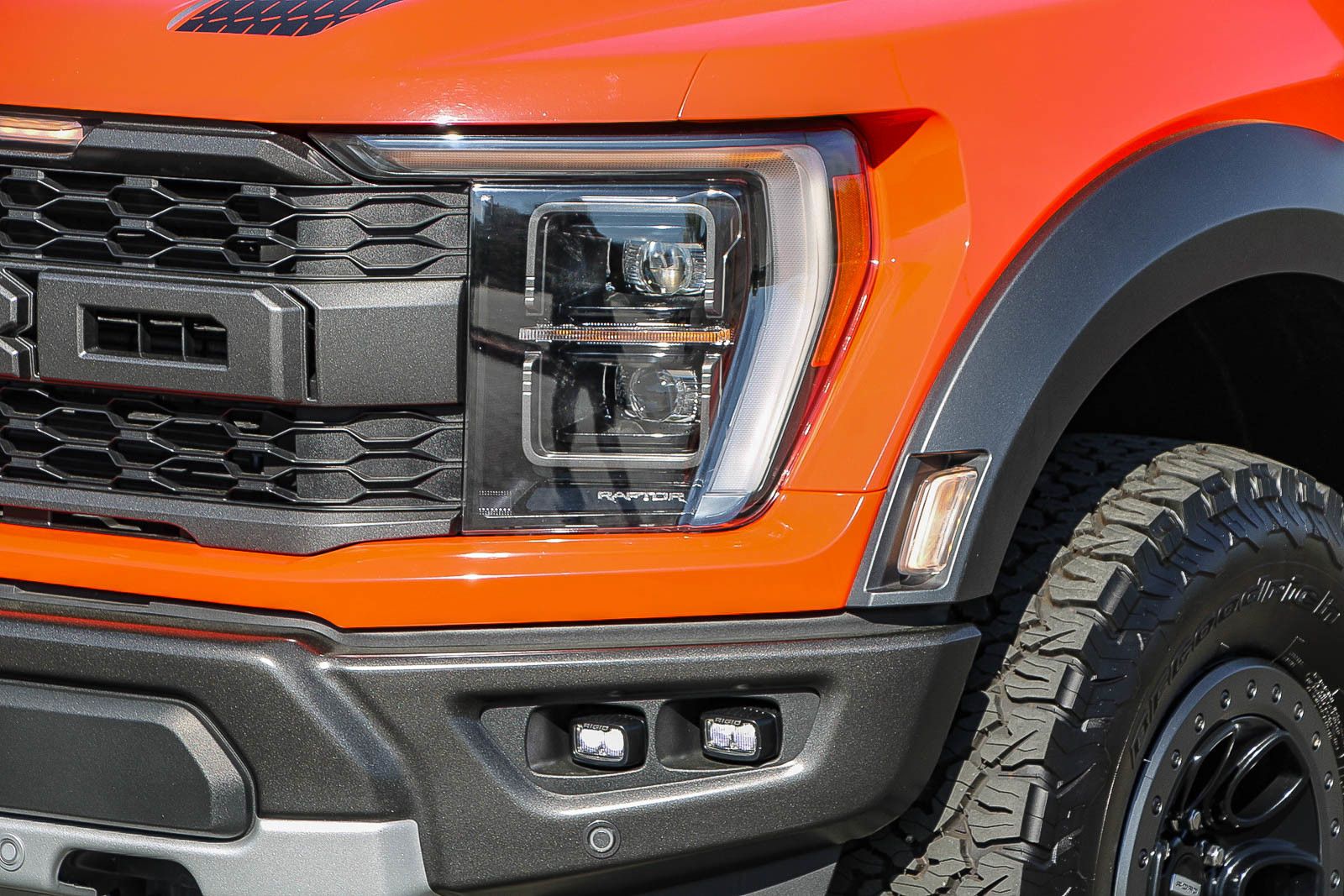2023 Ford F-150 Raptor photo 3