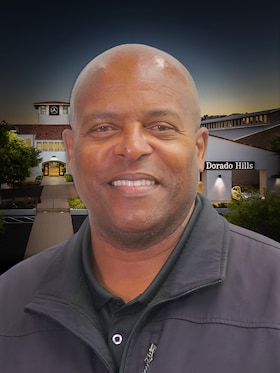 Staff member Tommy Davis from ID_0ec438