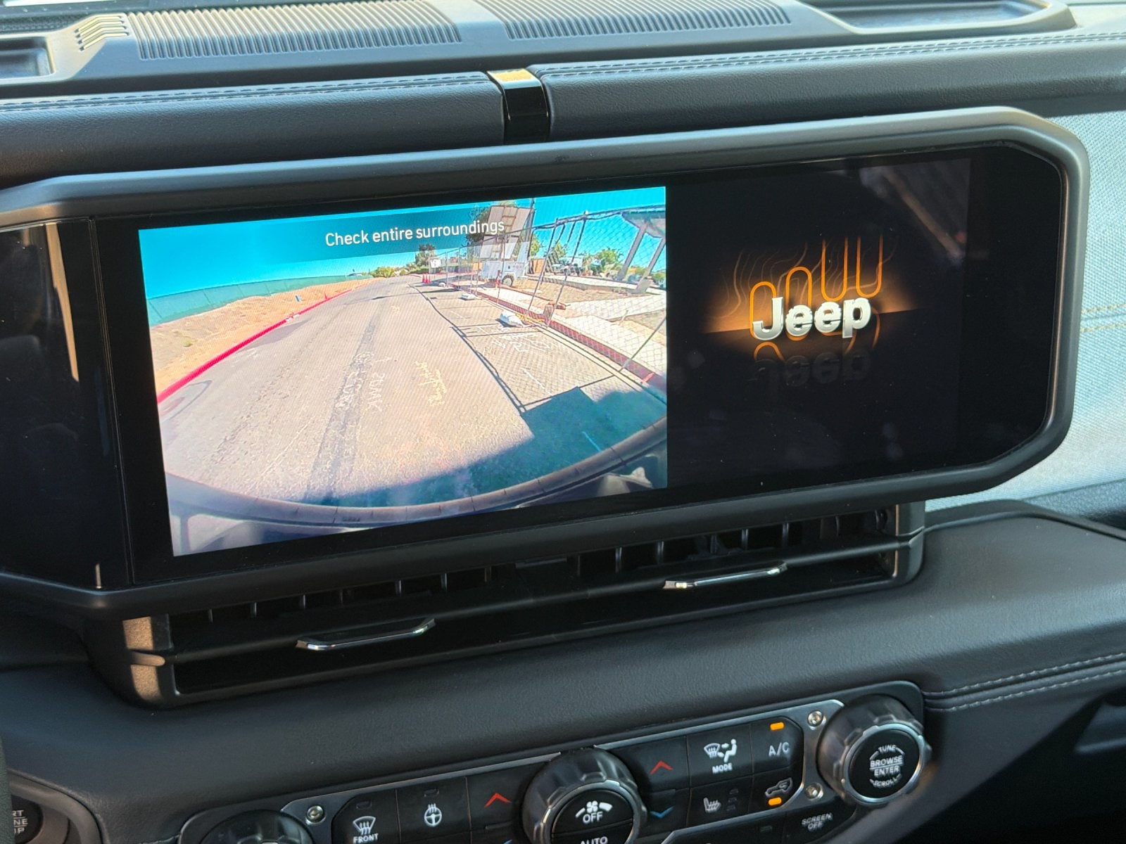 2024 Jeep Wrangler 4xe Sahara 4XE - Photo 18