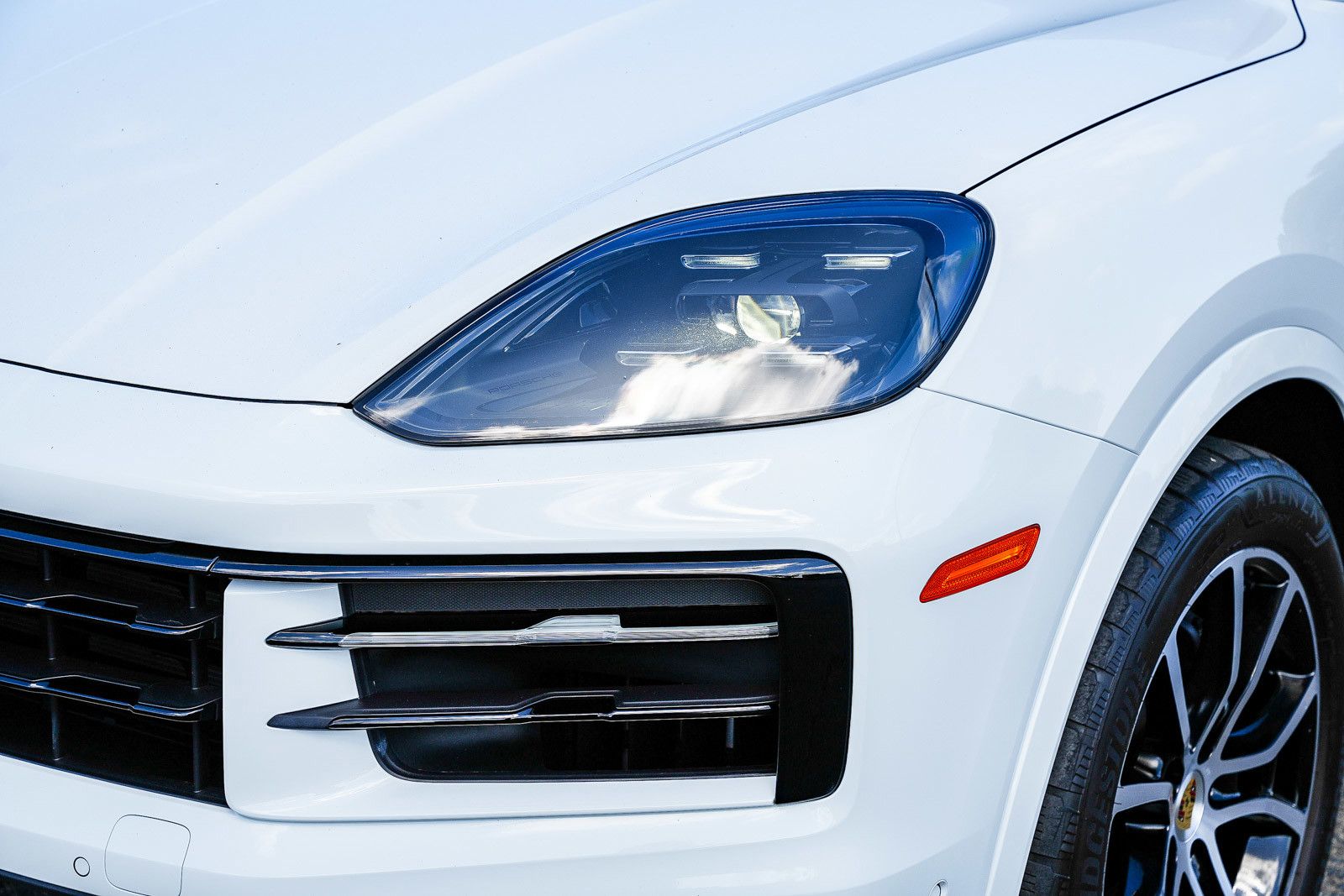 2024 Porsche Cayenne Coupe Base photo 3