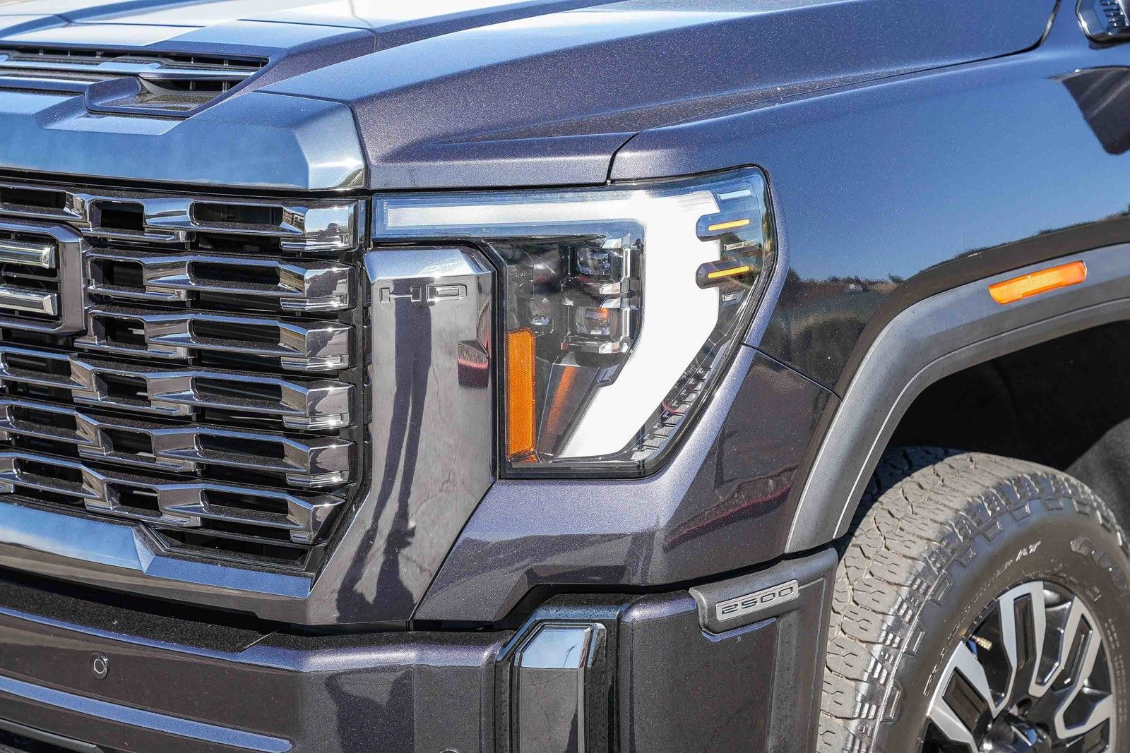 2024 GMC Sierra 2500HD Denali Ultimate photo 3