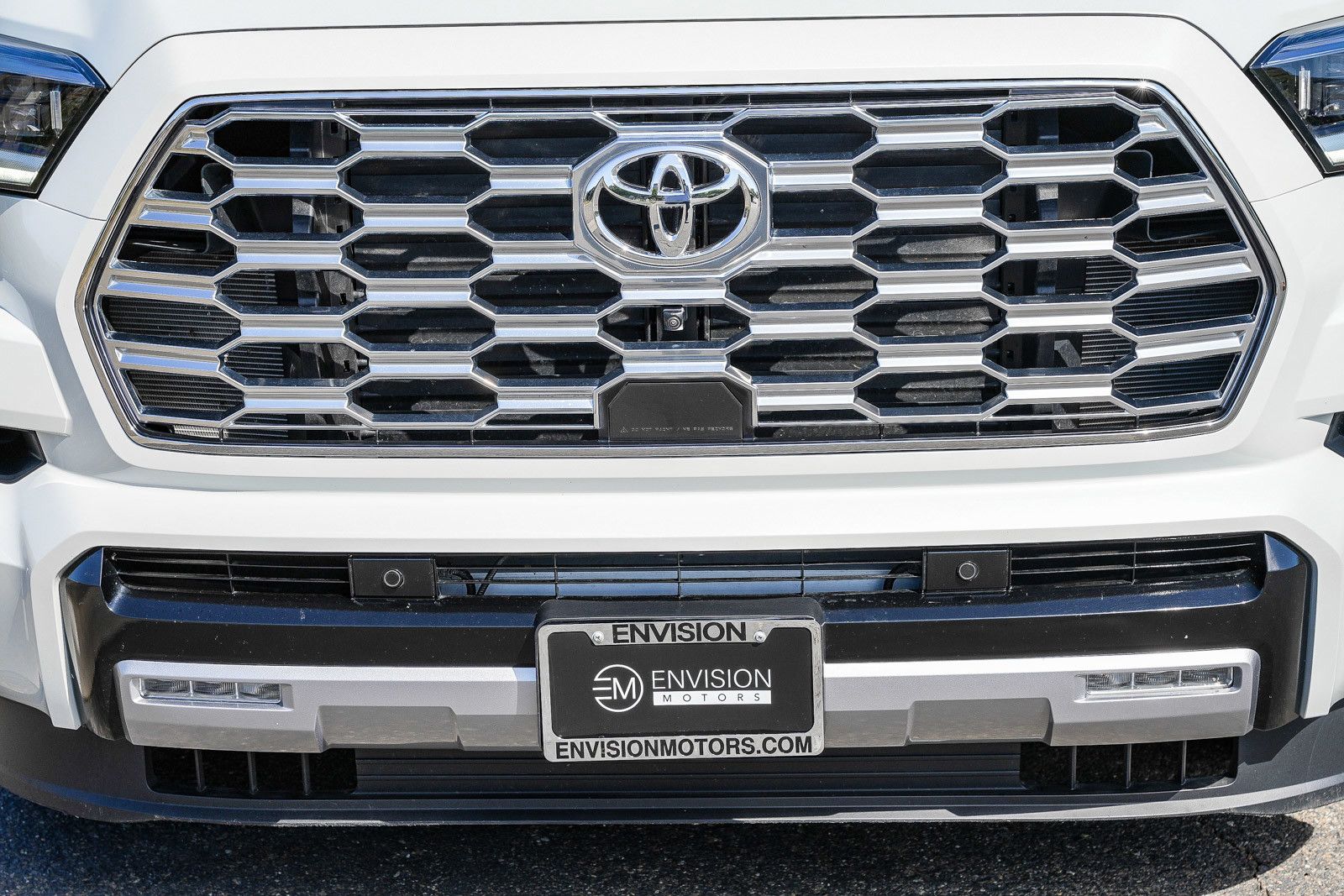 2025 Toyota Sequoia Capstone photo 6