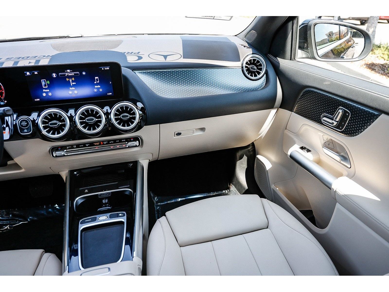 2025 Mercedes-Benz GLA GLA250 - Photo 15
