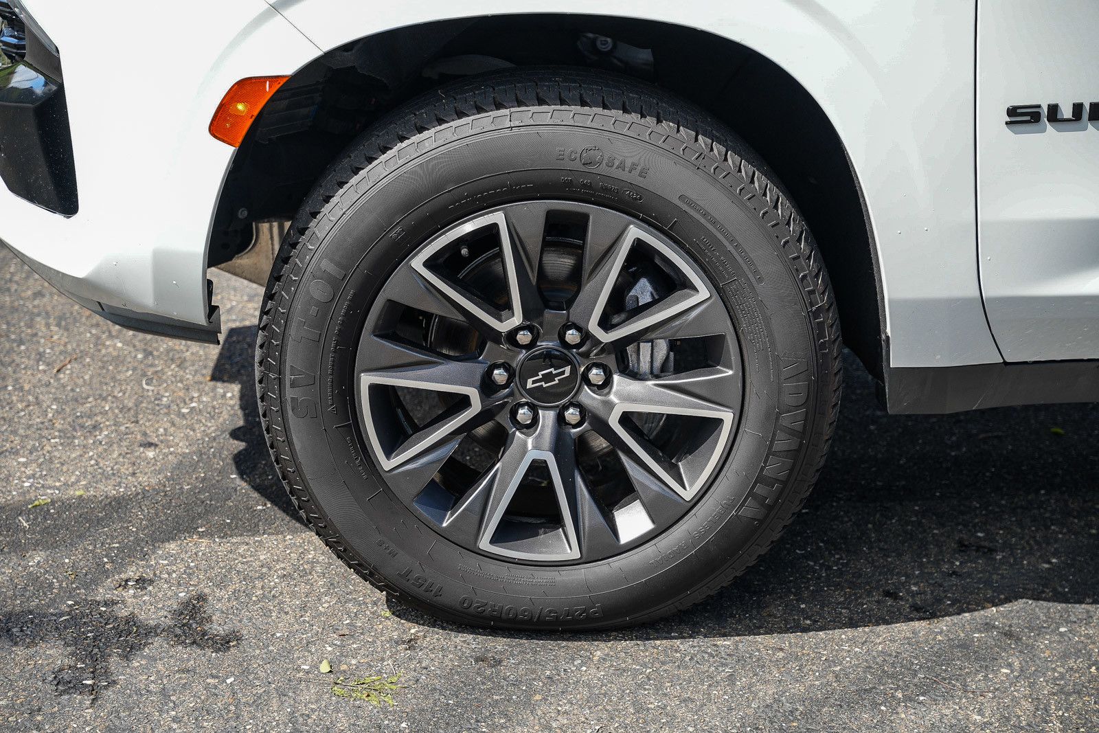2023 Chevrolet Suburban Z71 photo 3