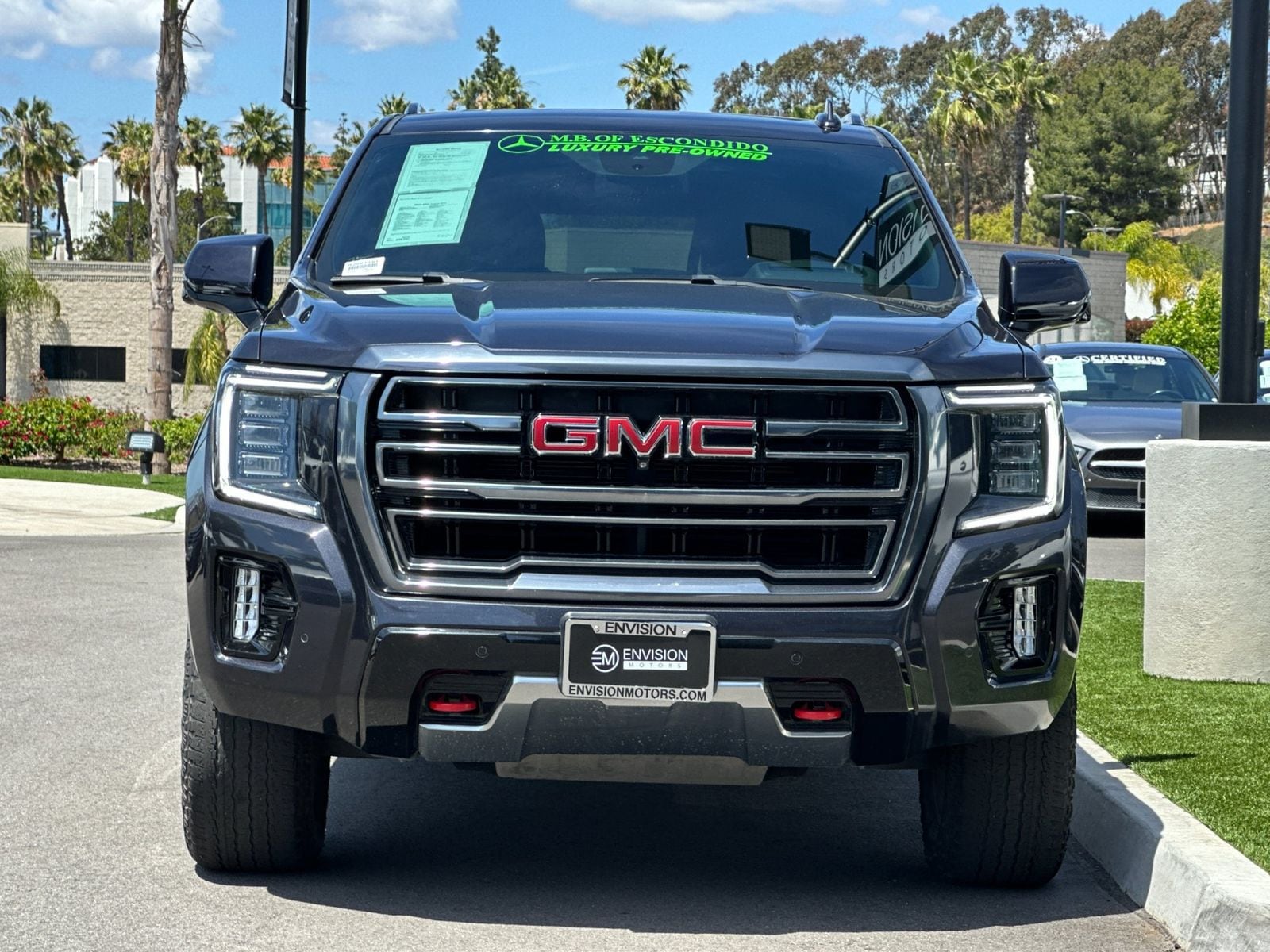 2023 GMC Yukon AT4 photo 3