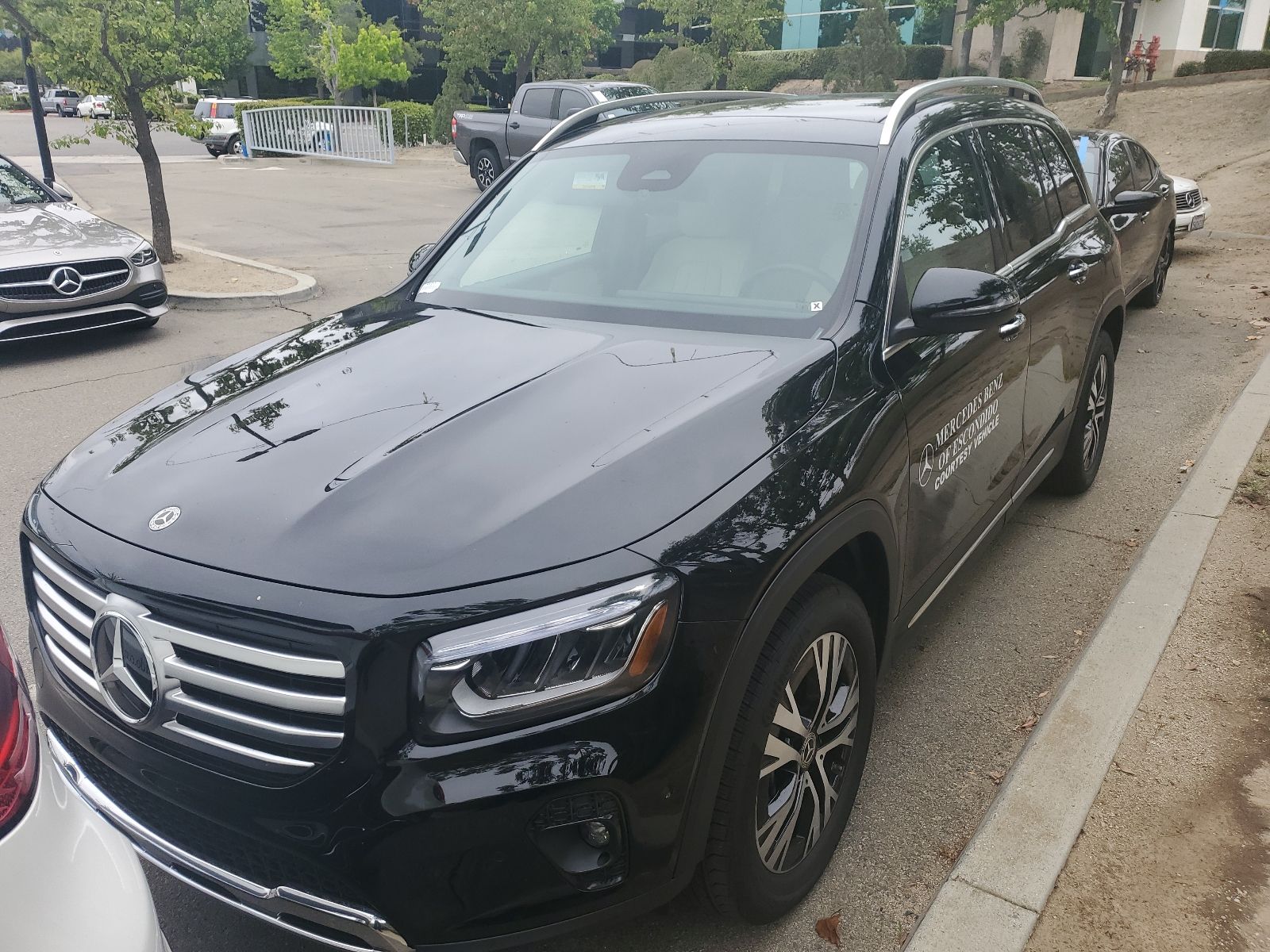 2026 Mercedes-Benz GLB GLB 250 4MATIC's photo