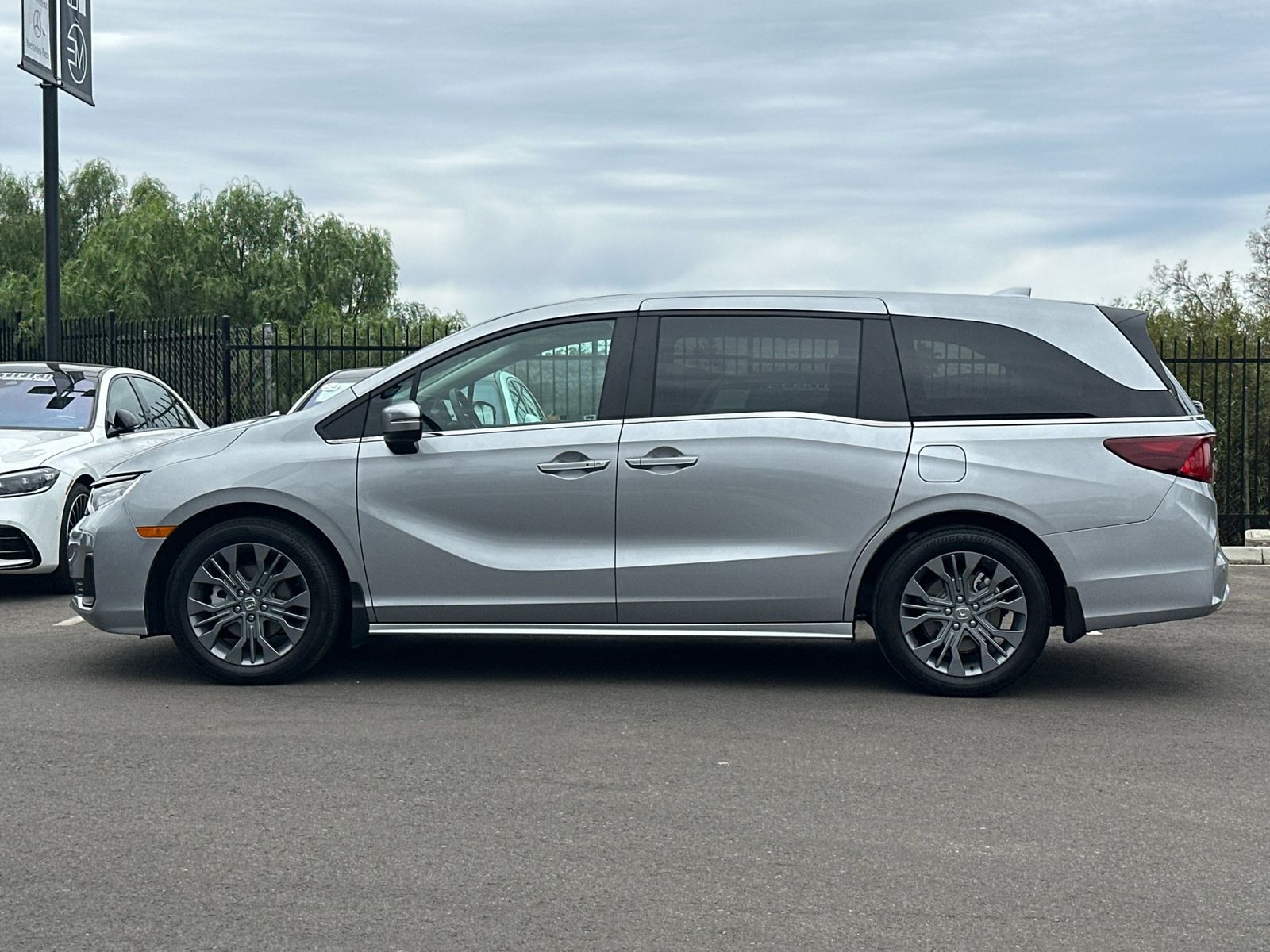 2025 Honda Odyssey Touring photo 5