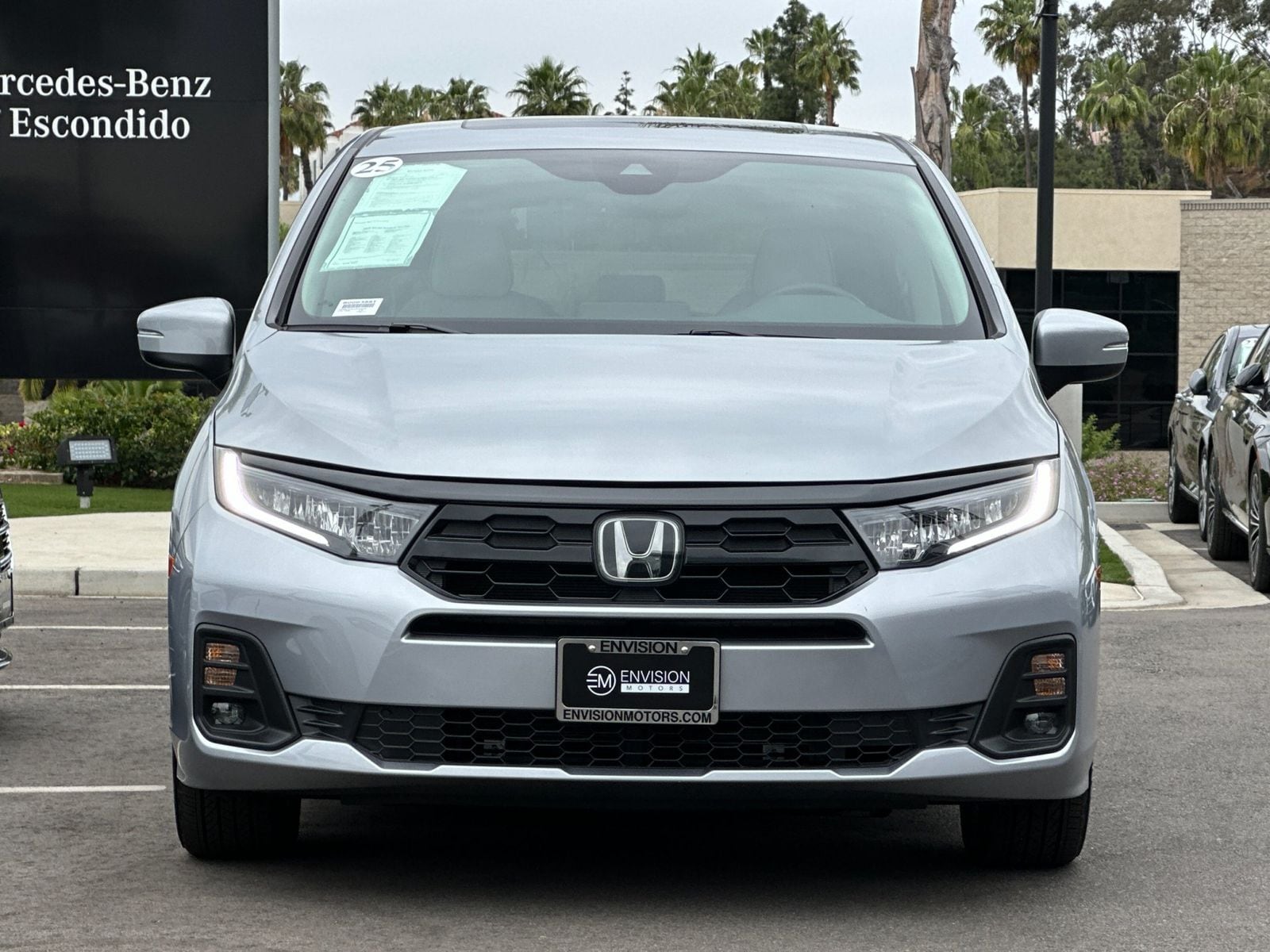 2025 Honda Odyssey Touring photo 3