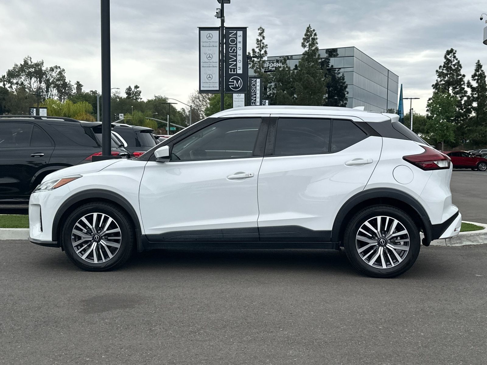 2022 Nissan Kicks SV photo 5