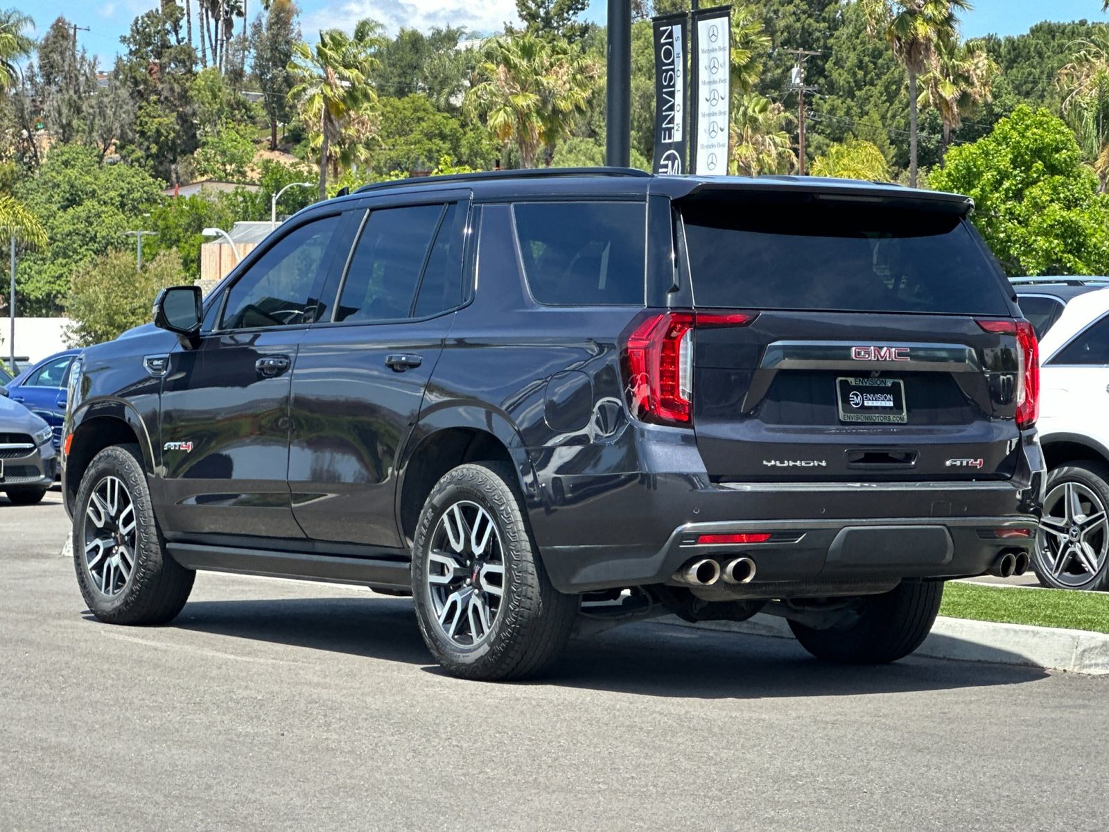 2023 GMC Yukon AT4 photo 4