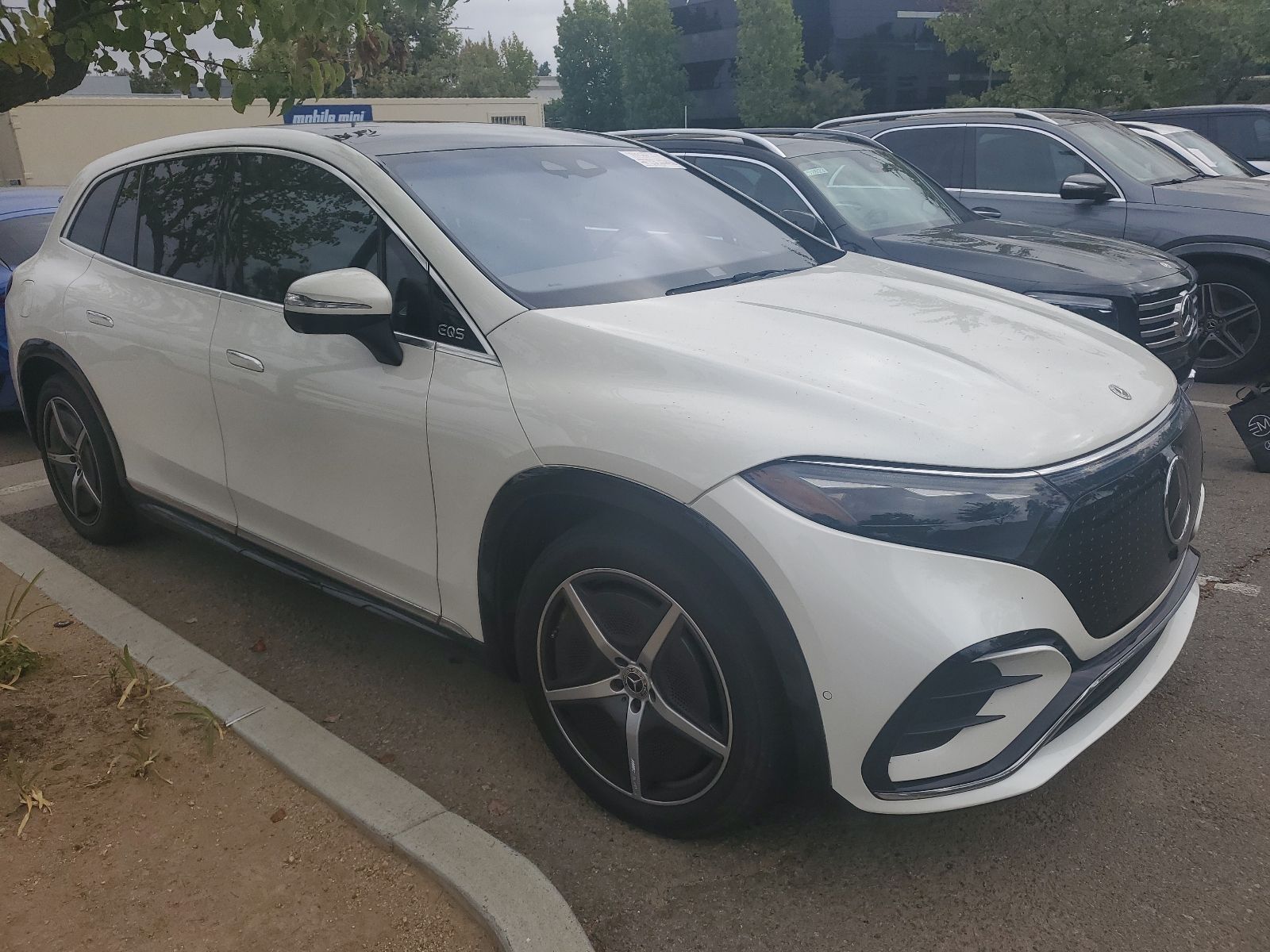 2023 Mercedes-Benz EQS SUV EQS 580 4MATIC's photo