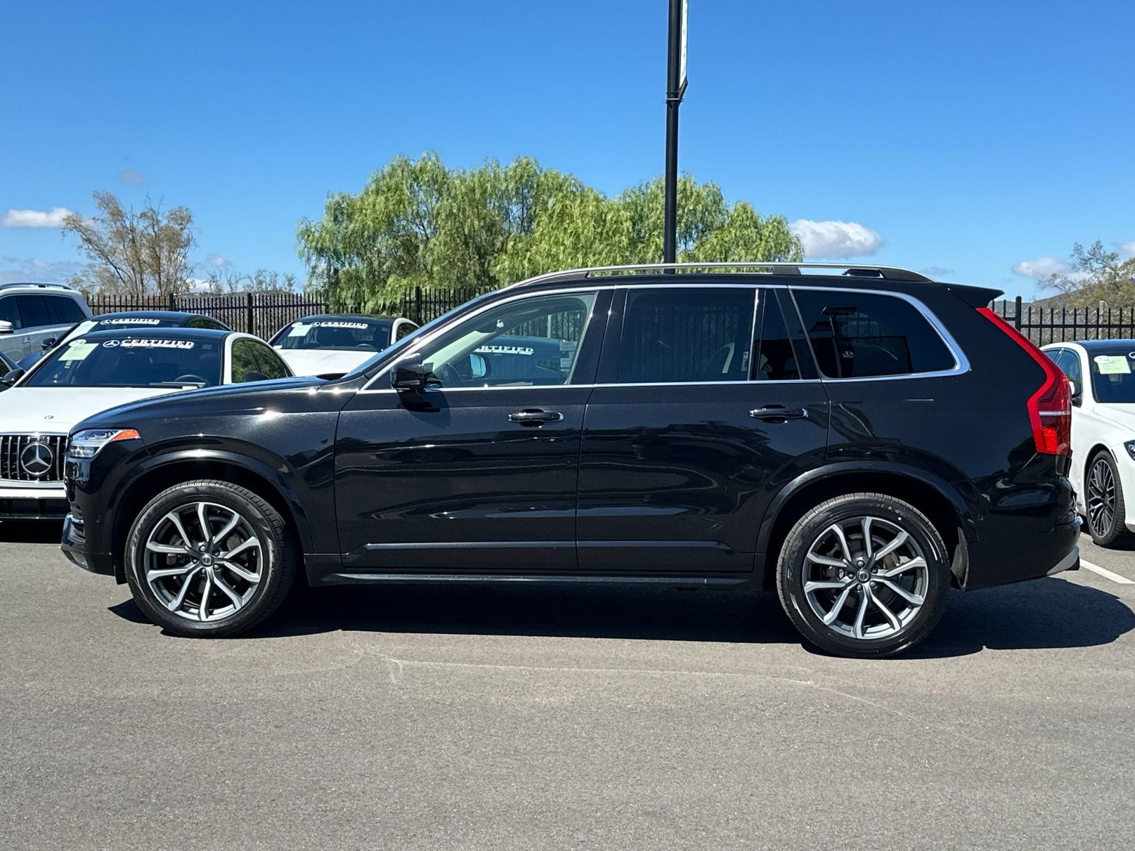 2019 Volvo XC90 T5 Momentum photo 5