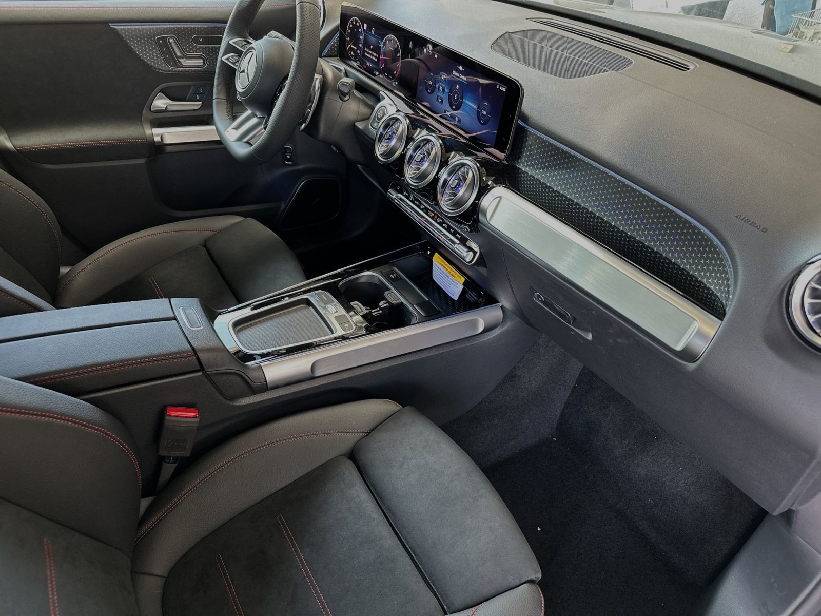 2025 Mercedes-Benz GLB GLB35 AMG - Photo 17