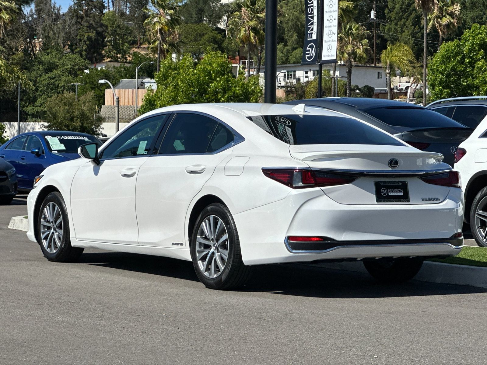 2021 LEXUS ES 300h photo 4