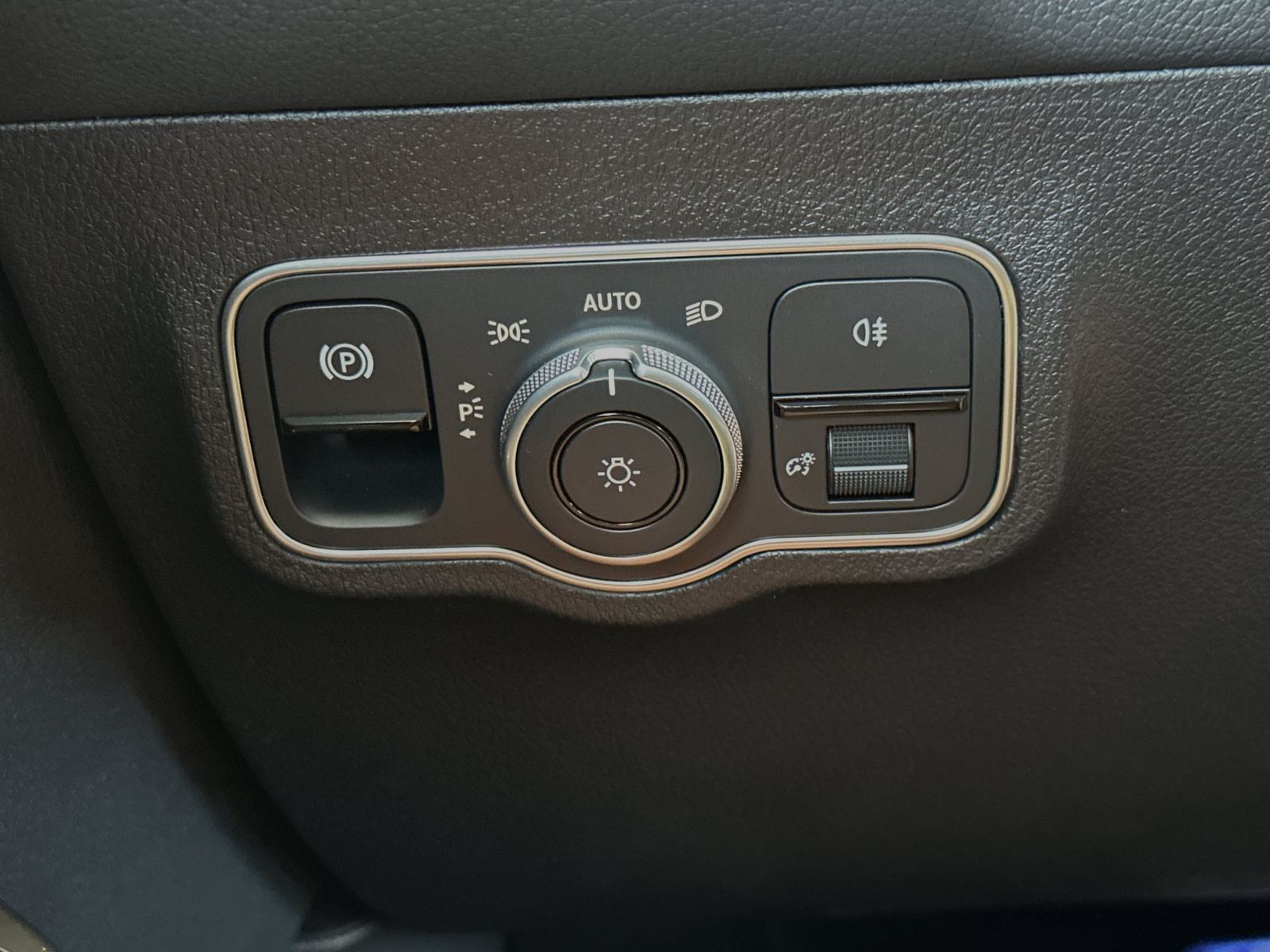 2025 Mercedes-Benz GLB GLB35 AMG - Photo 31