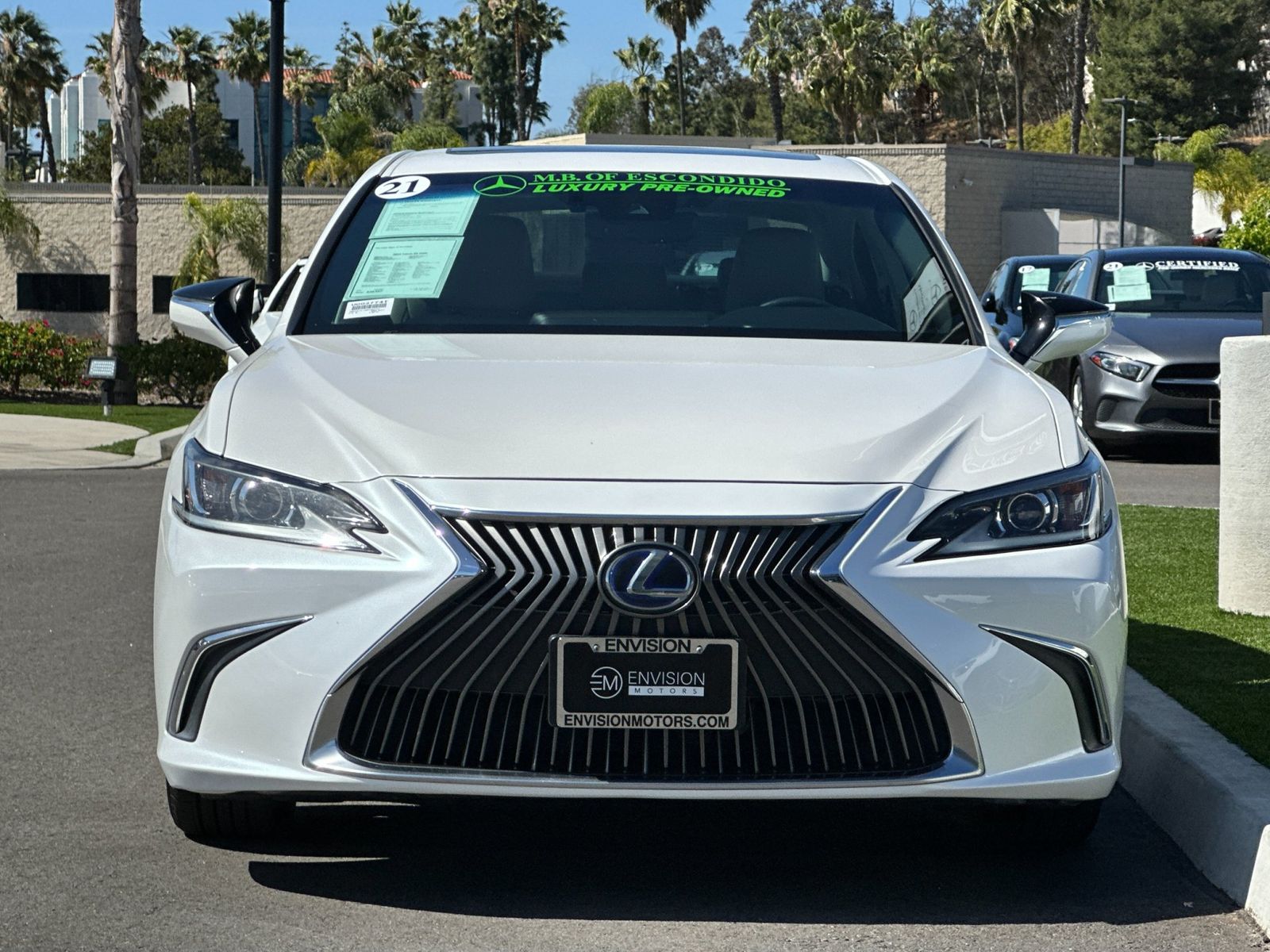 2021 LEXUS ES 300h photo 3