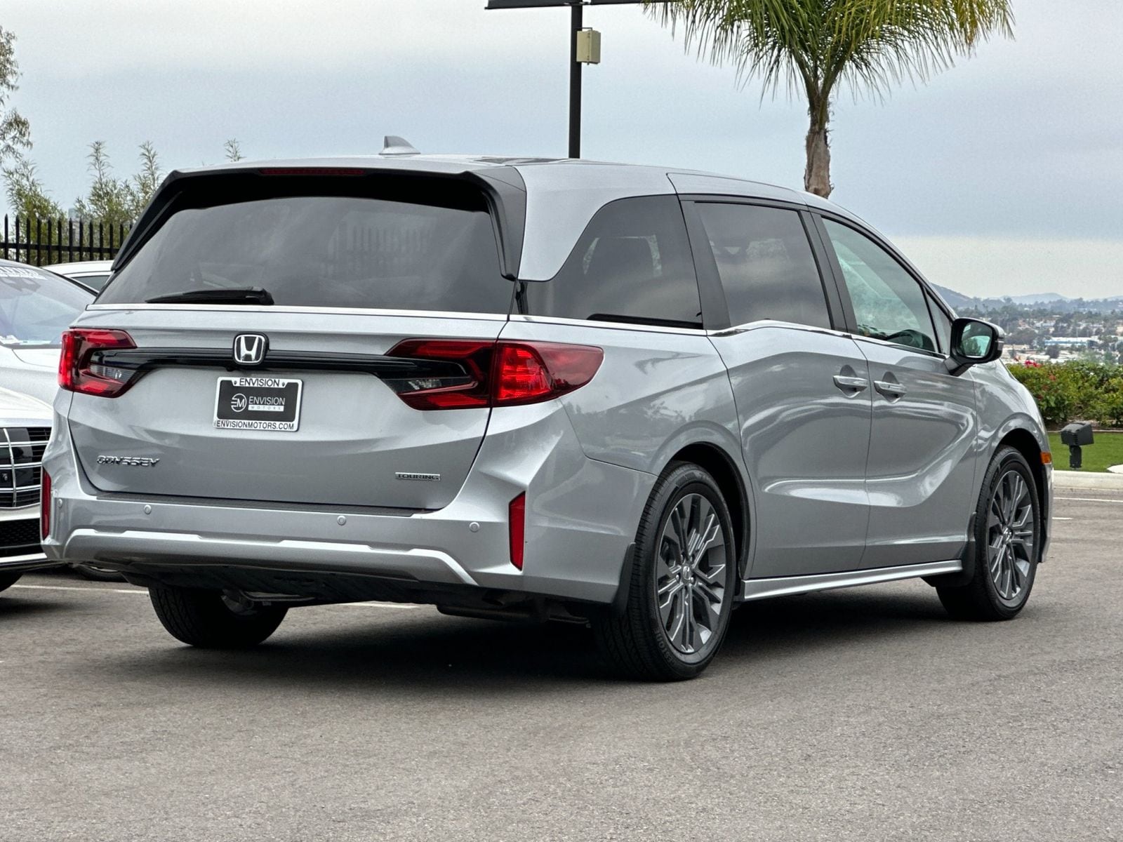 2025 Honda Odyssey Touring photo 2