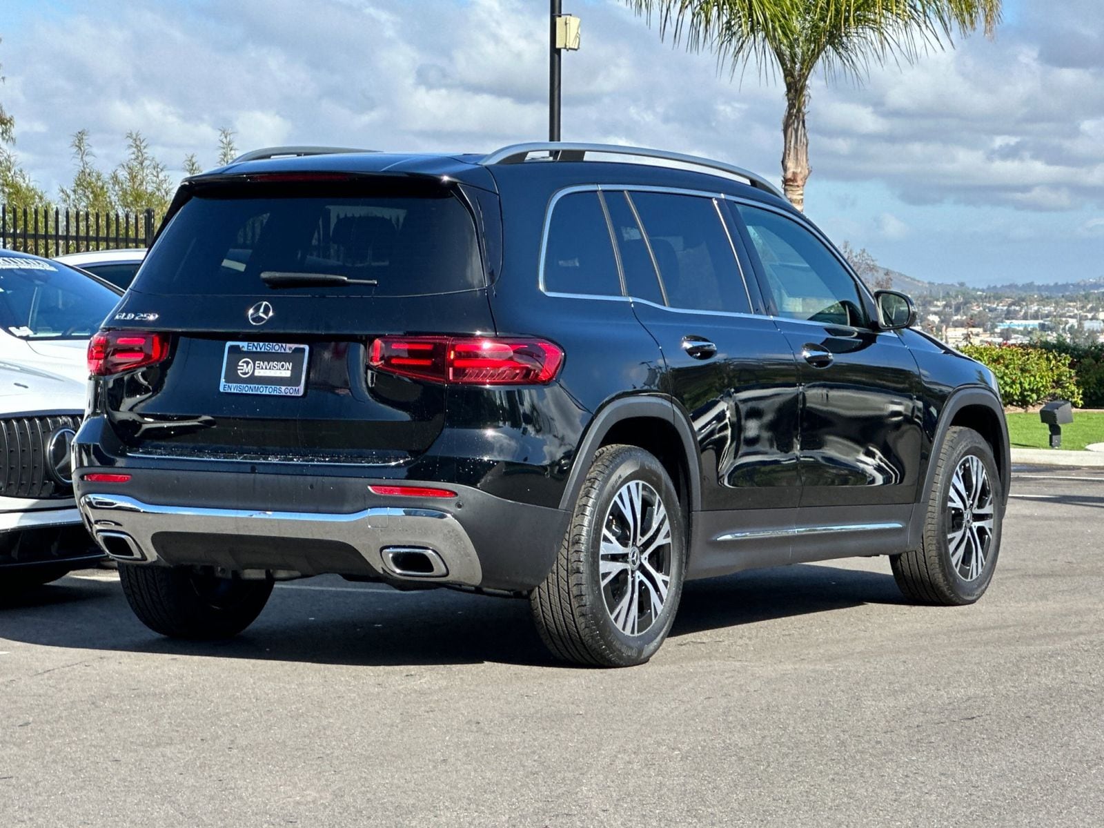 2024 Mercedes-Benz GLB 250 photo 2
