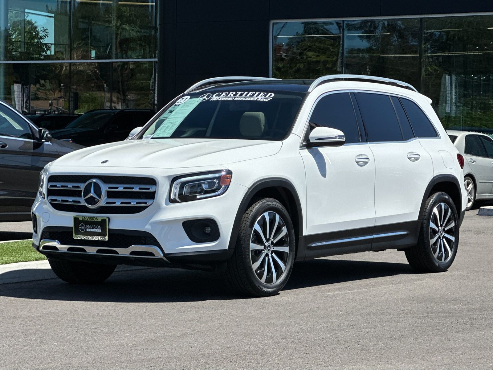 2023 Mercedes-Benz GLB 250 photo 3