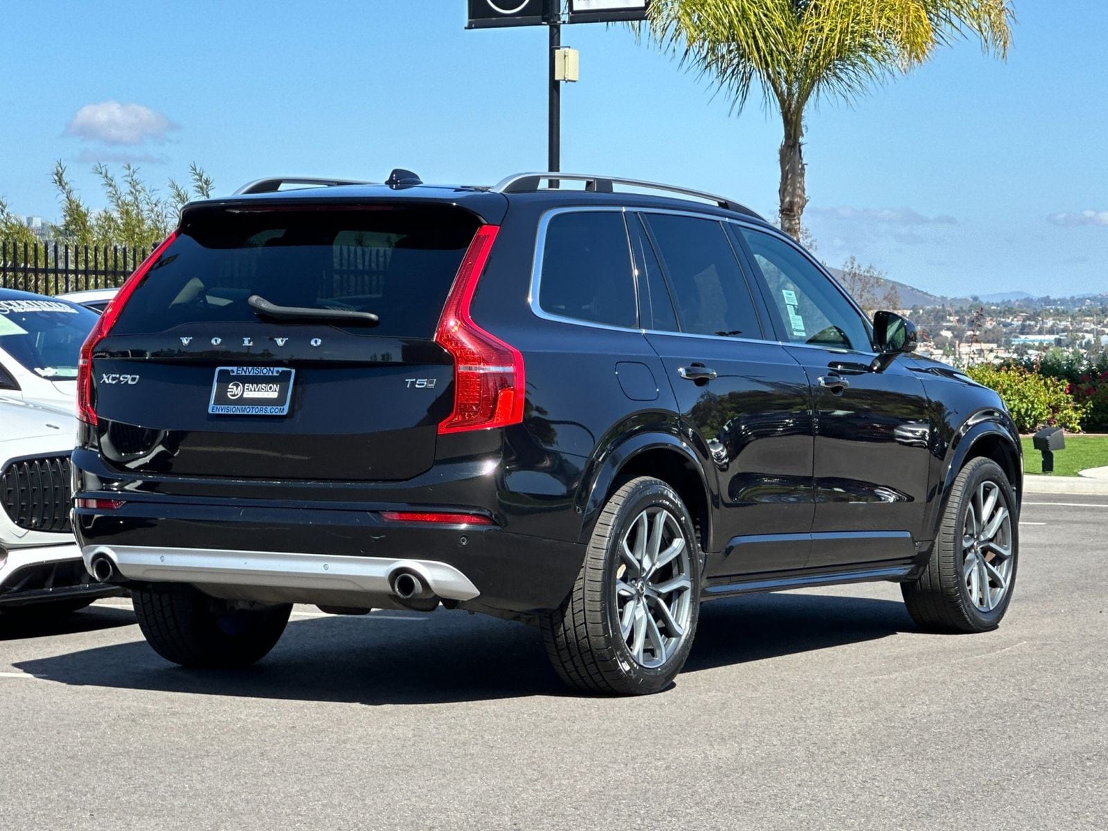 2019 Volvo XC90 T5 Momentum photo 2