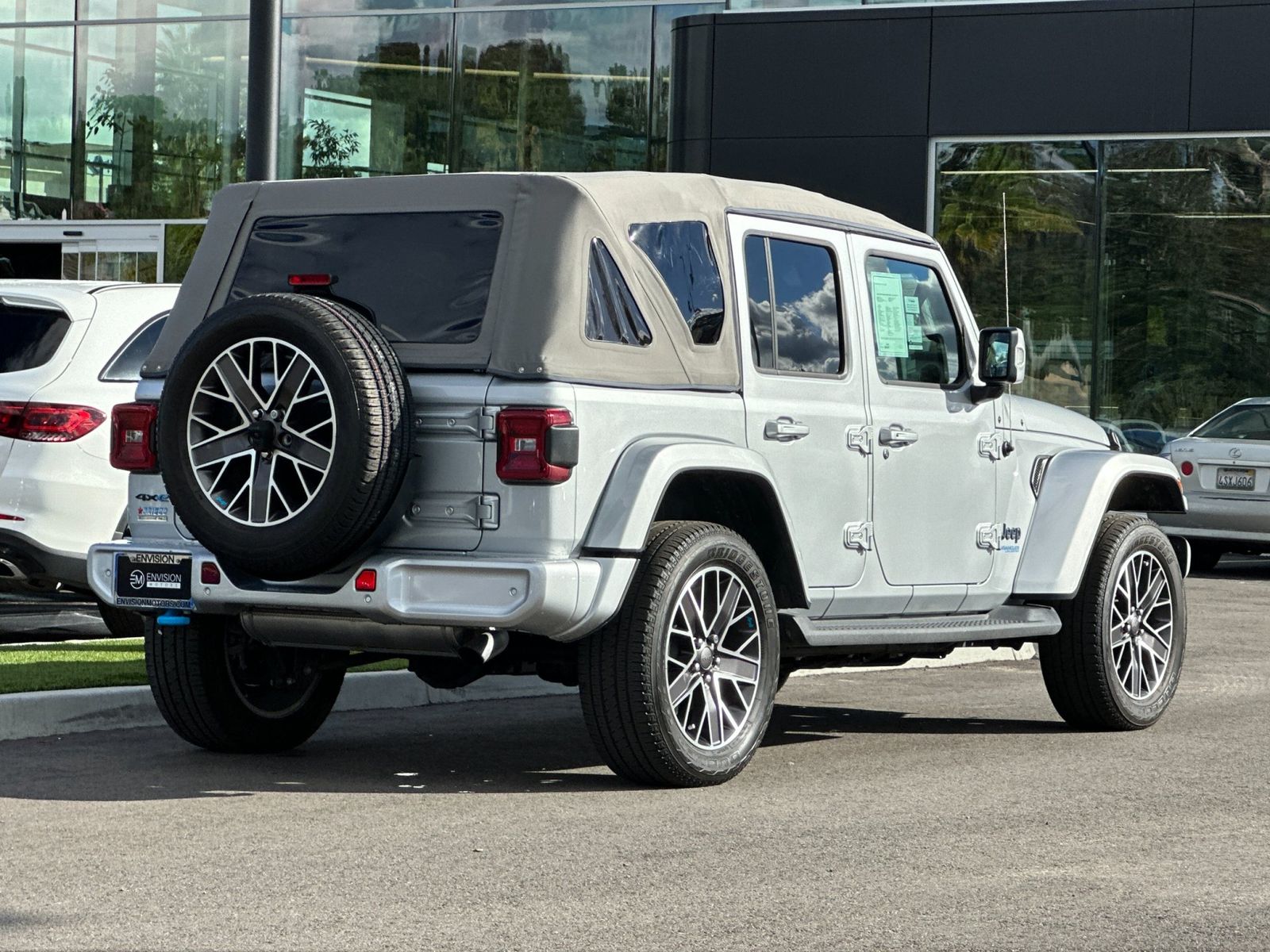 2022 Jeep Wrangler Unlimited 4xe Sahara photo 2