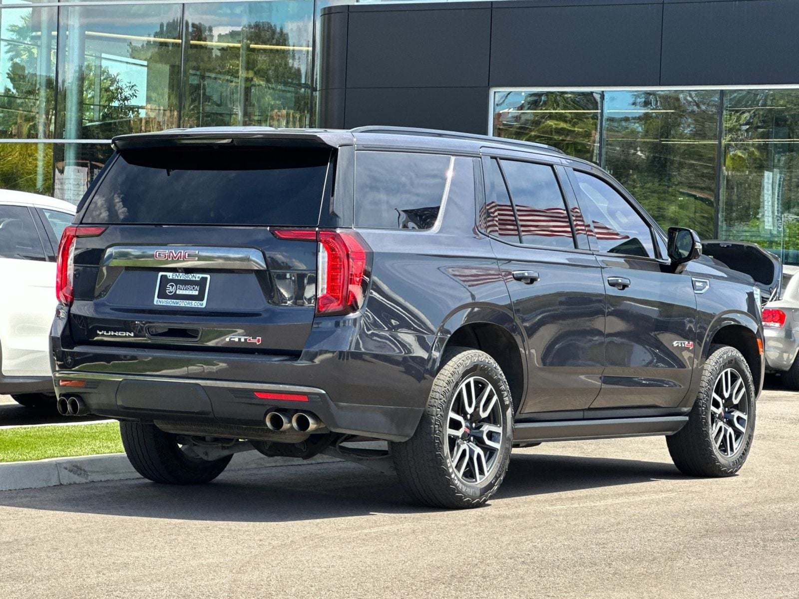 2023 GMC Yukon AT4 photo 2