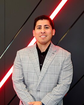 Staff member Luis Picazo from ID_8e2cf4