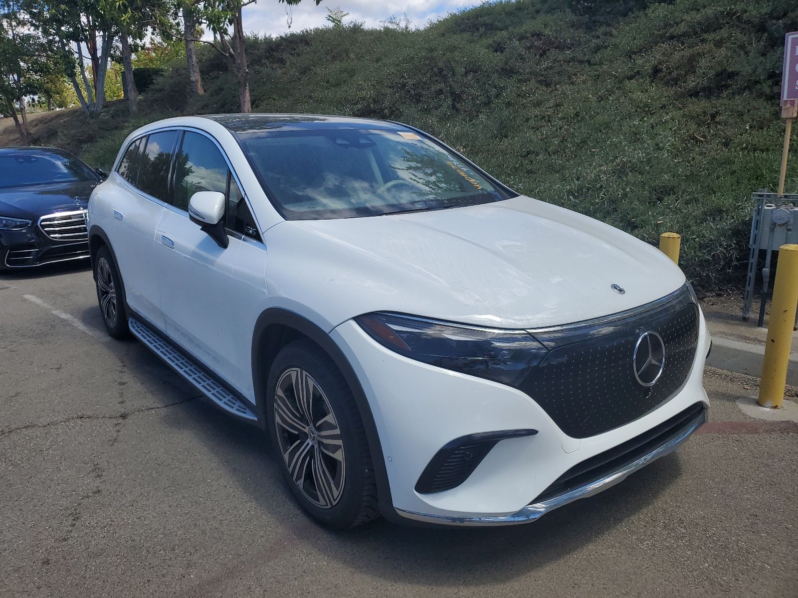 2023 Mercedes-Benz EQS SUV EQS 450+'s photo
