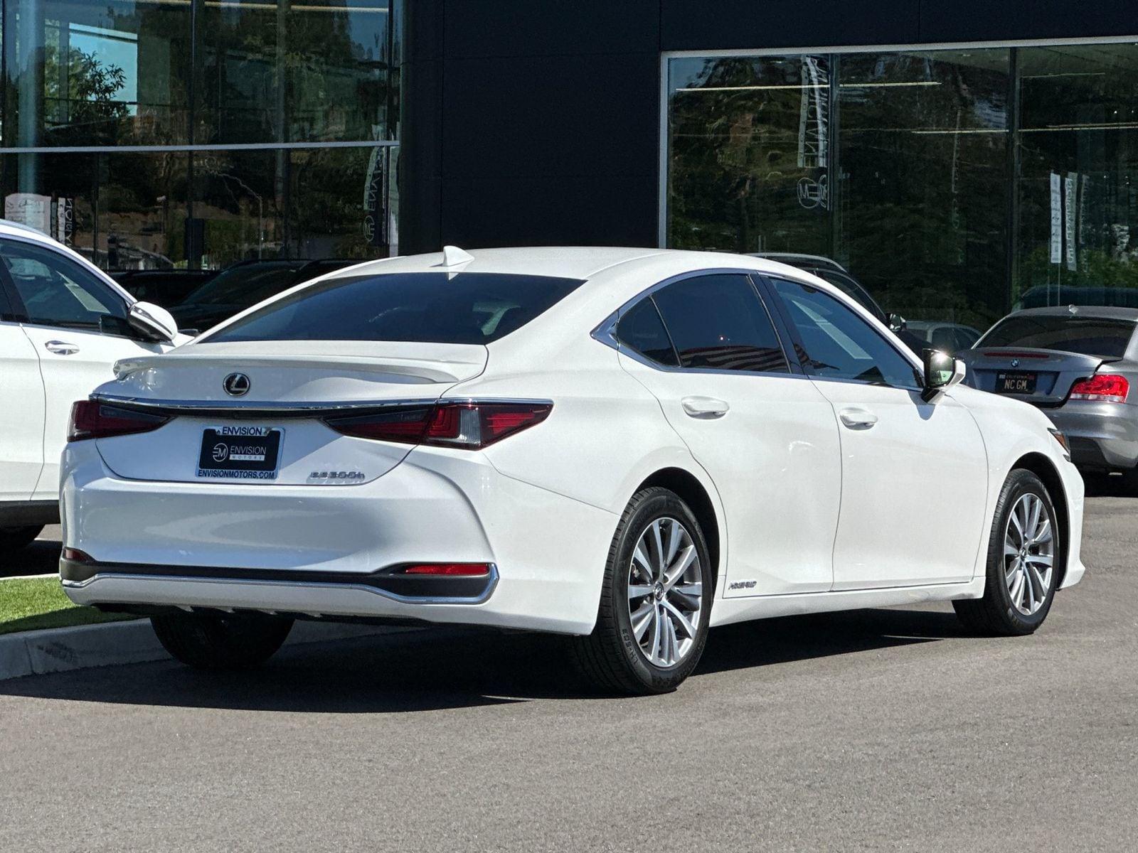 2021 LEXUS ES 300h photo 2