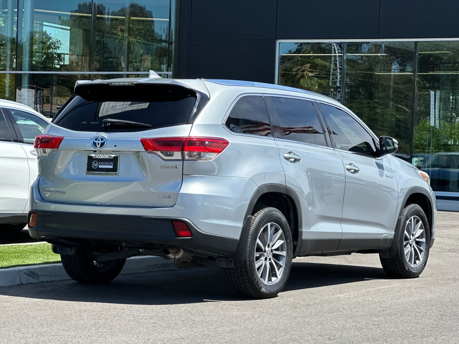 2019 Toyota Highlander Hybrid XLE V6 photo 2