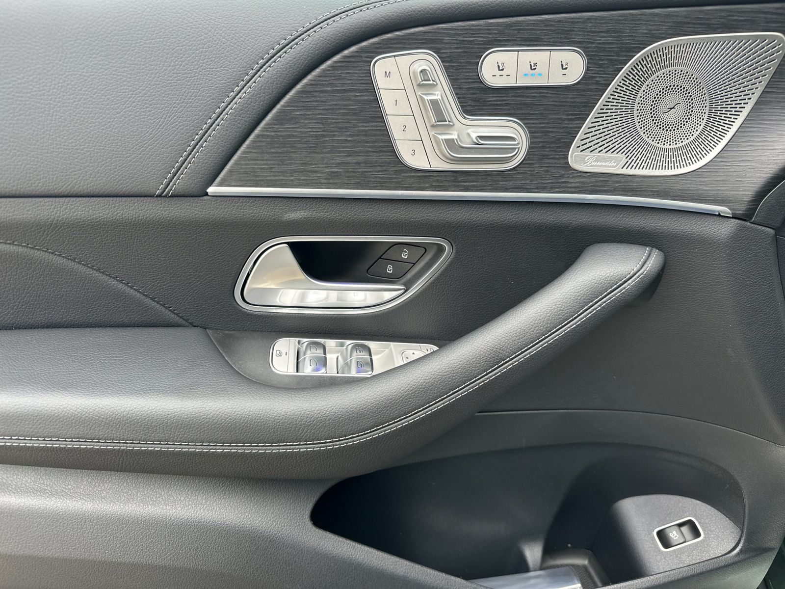 2025 Mercedes-Benz GLS Base - Photo 11