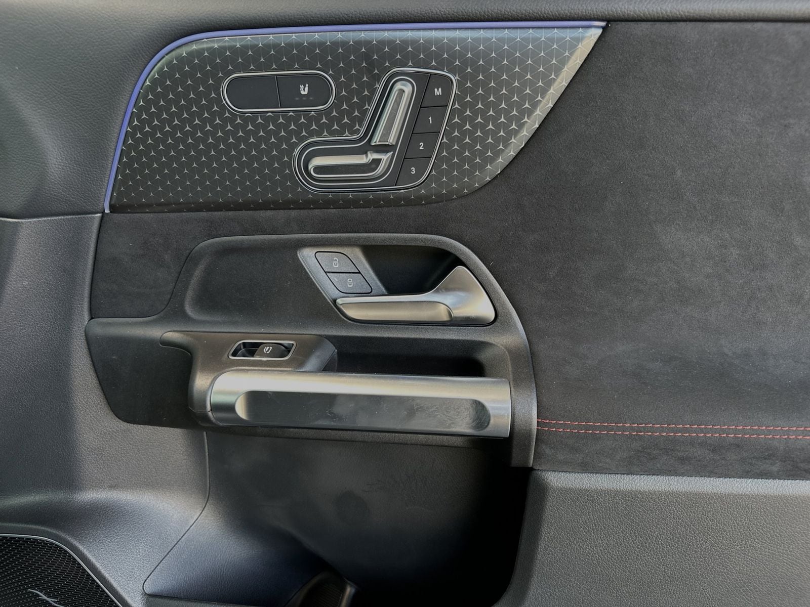 2025 Mercedes-Benz GLB GLB35 AMG - Photo 18