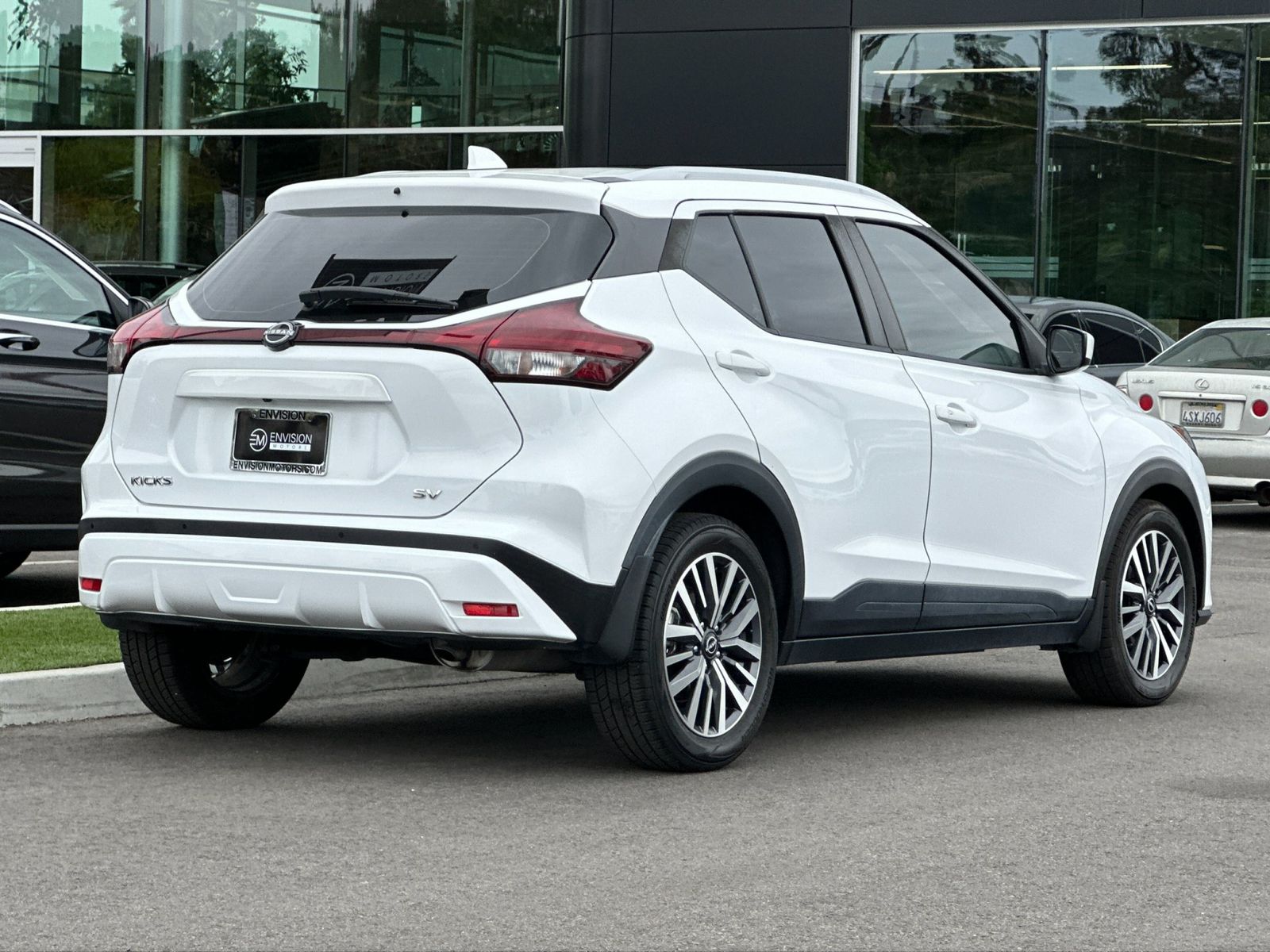 2022 Nissan Kicks SV photo 2