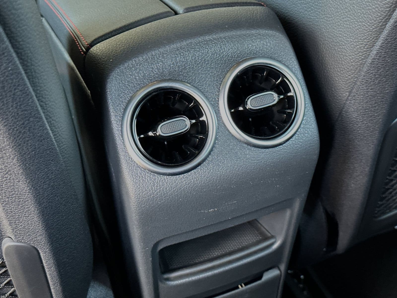 2025 Mercedes-Benz GLB GLB35 AMG - Photo 13