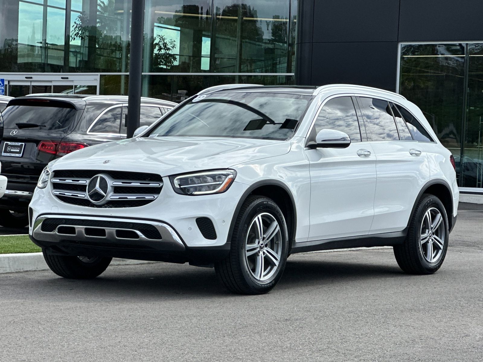 2022 Mercedes-Benz GLC 300 photo 3