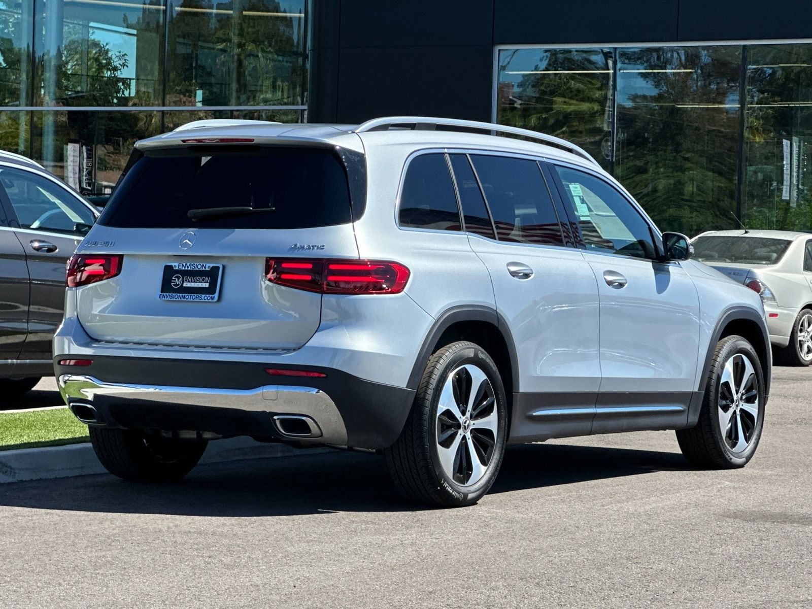 2026 Mercedes-Benz GLB 250 4MATIC photo 2
