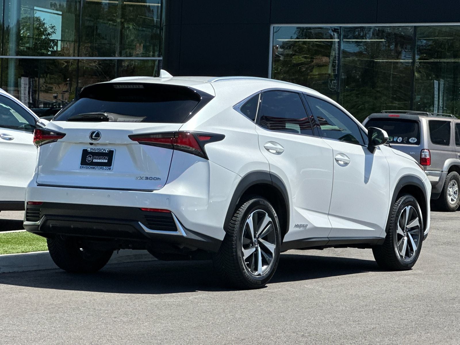 2020 LEXUS NX 300h photo 2