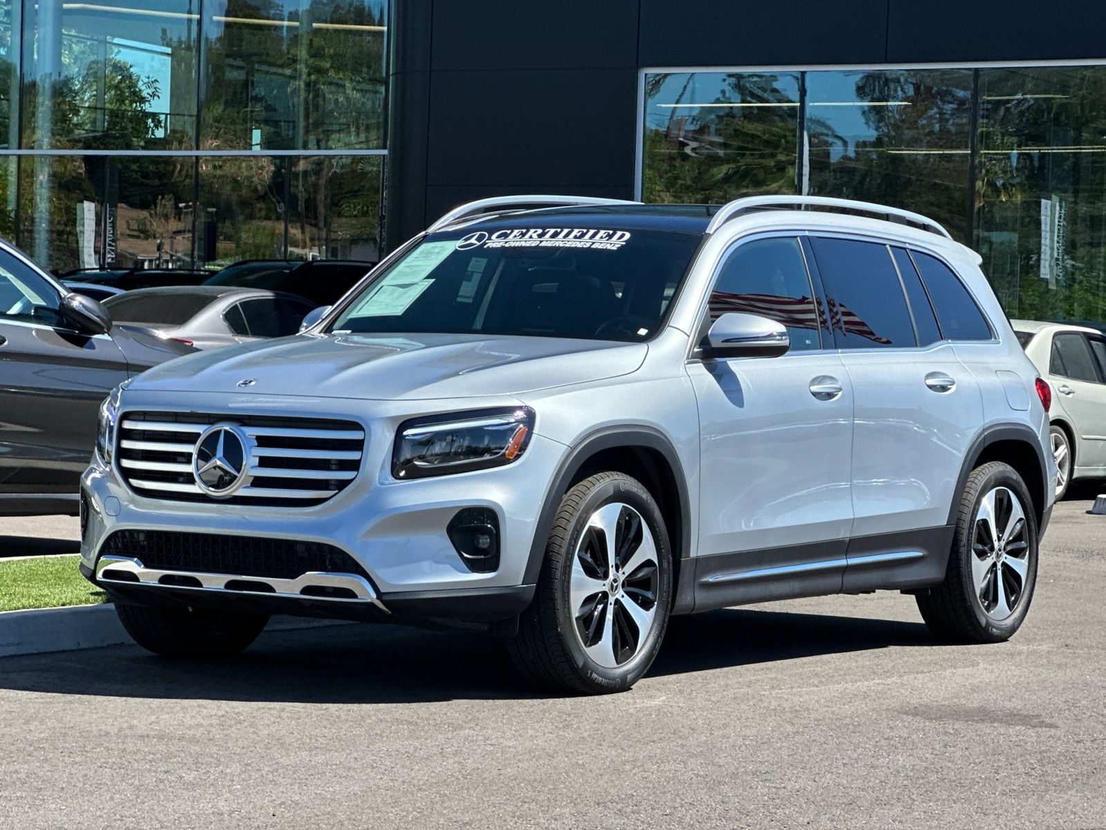 2026 Mercedes-Benz GLB 250 4MATIC photo 3