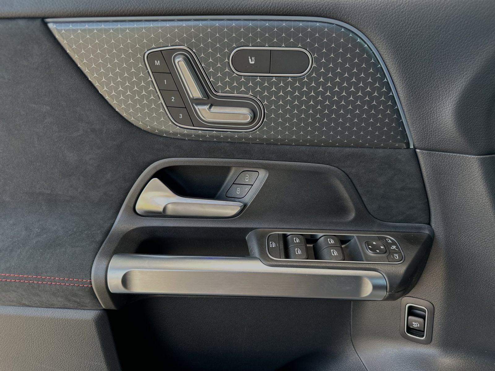 2025 Mercedes-Benz GLB GLB35 AMG - Photo 11