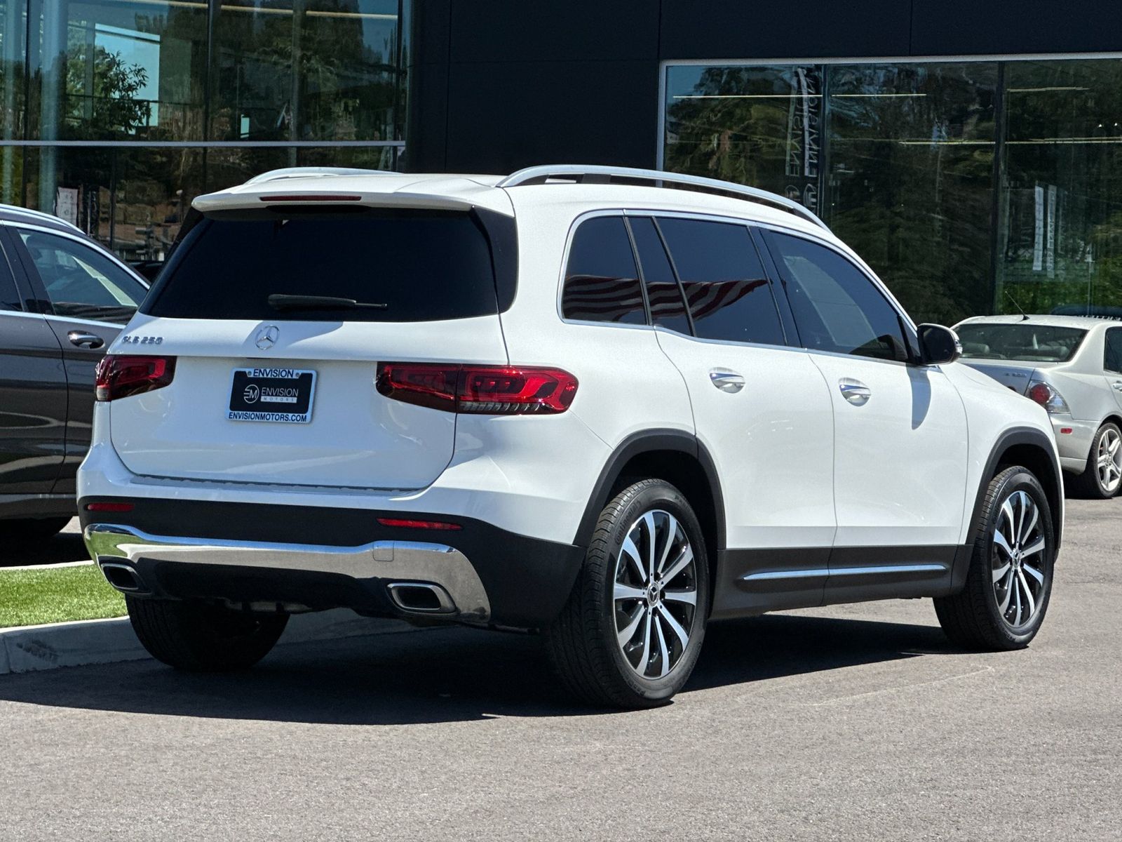 2023 Mercedes-Benz GLB 250 photo 2