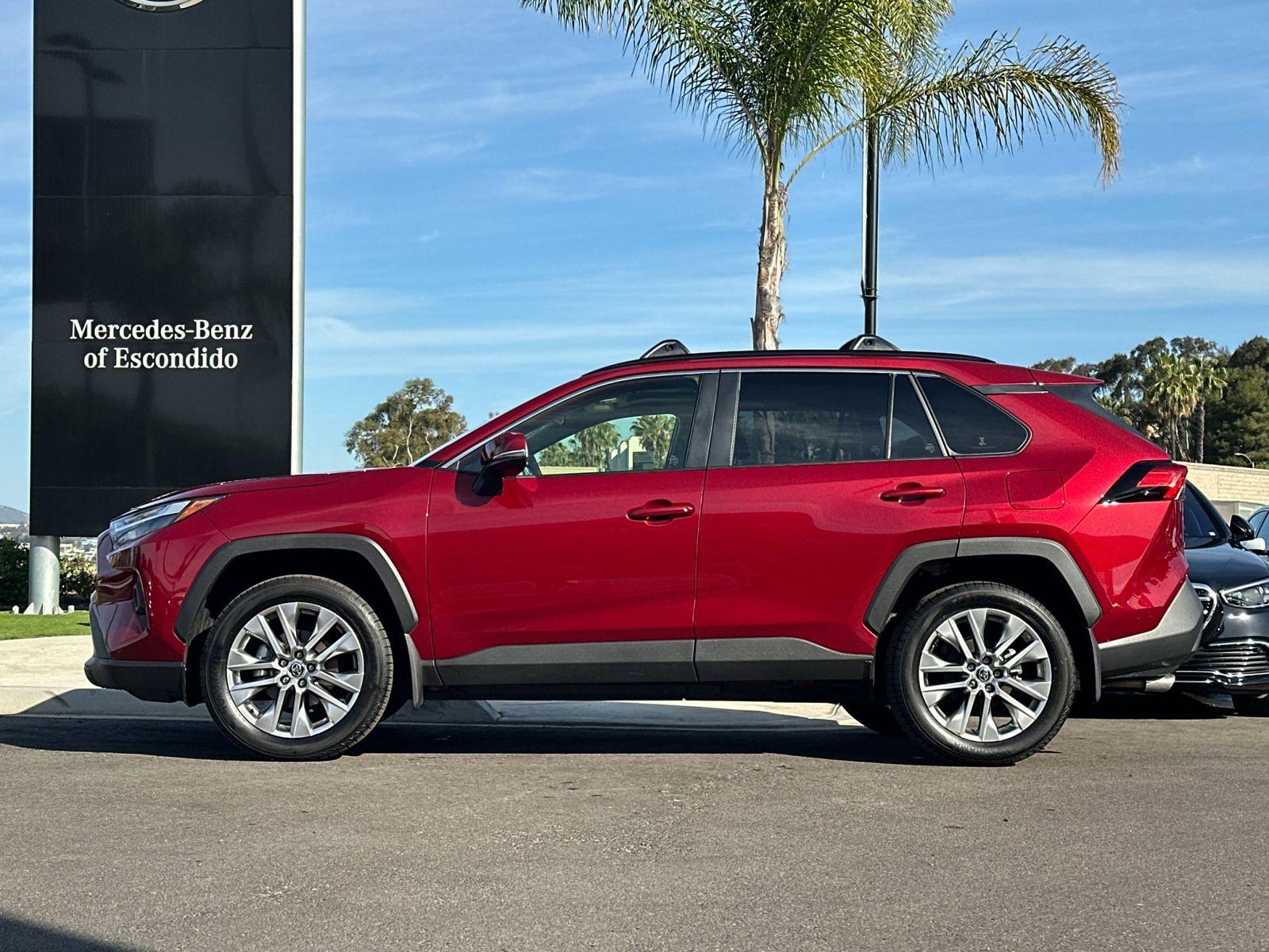 2025 Toyota RAV4 XLE Premium photo 5