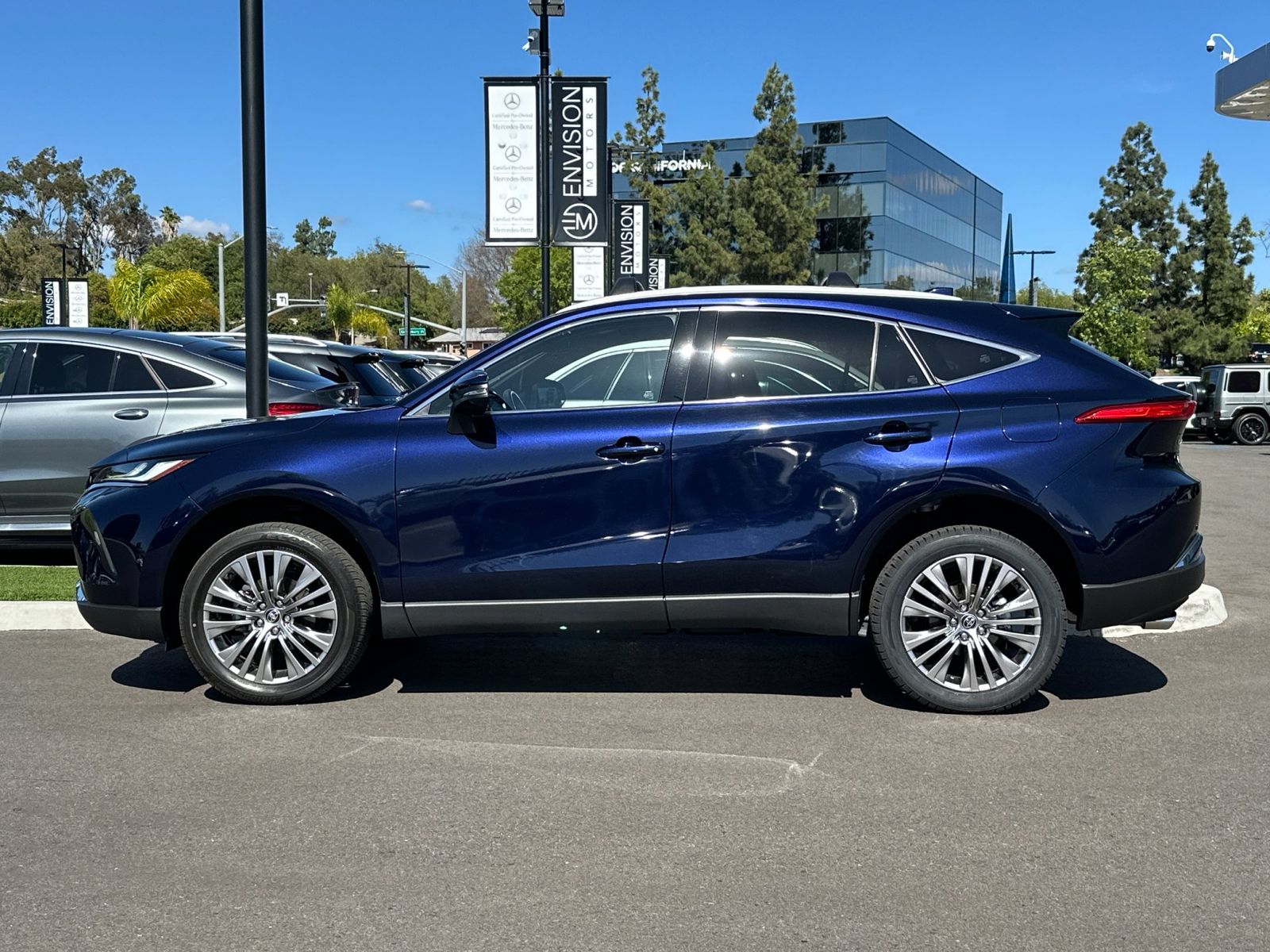 2024 Toyota Venza XLE photo 5