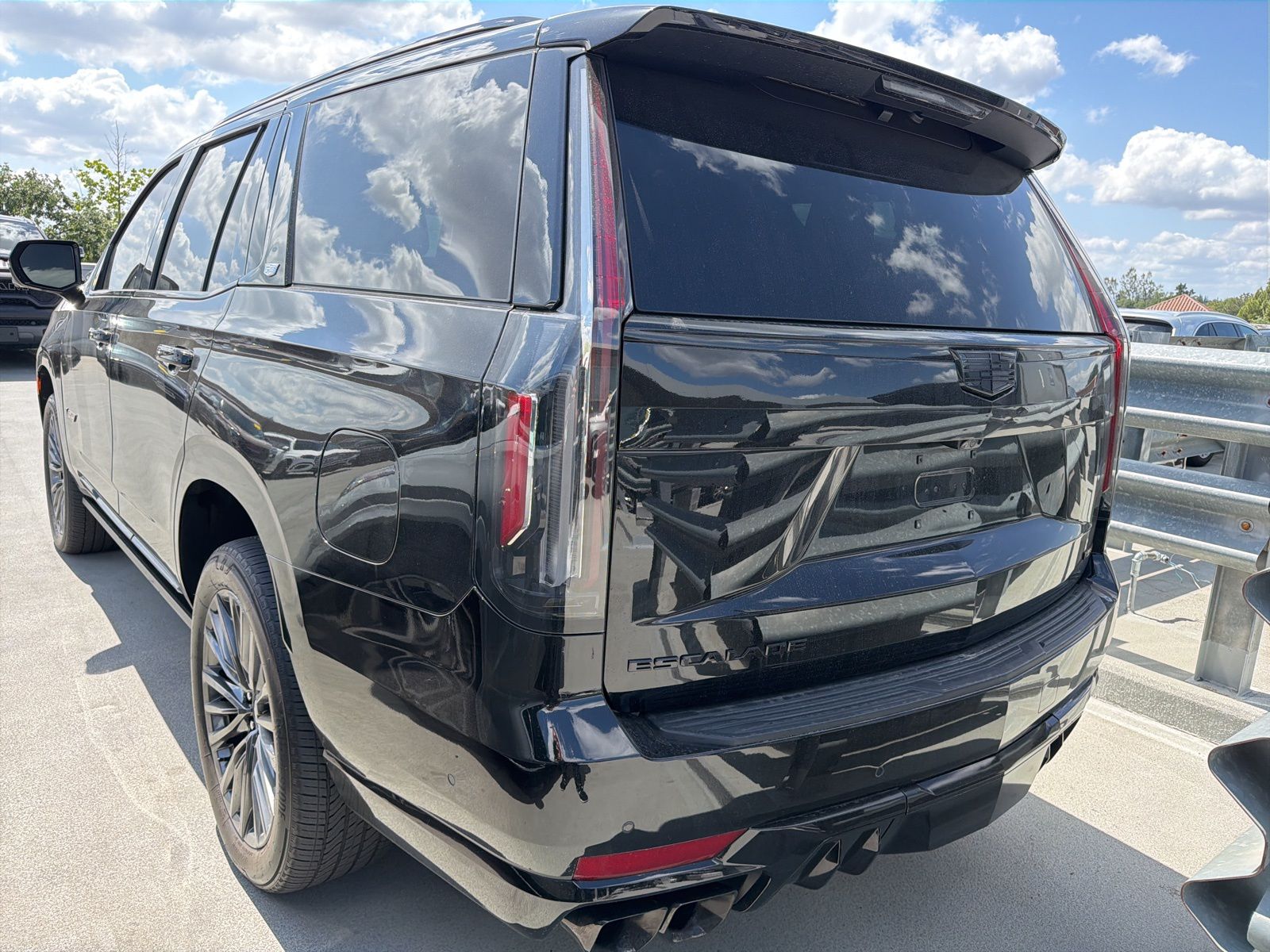 2023 Cadillac Escalade V-Series photo 4