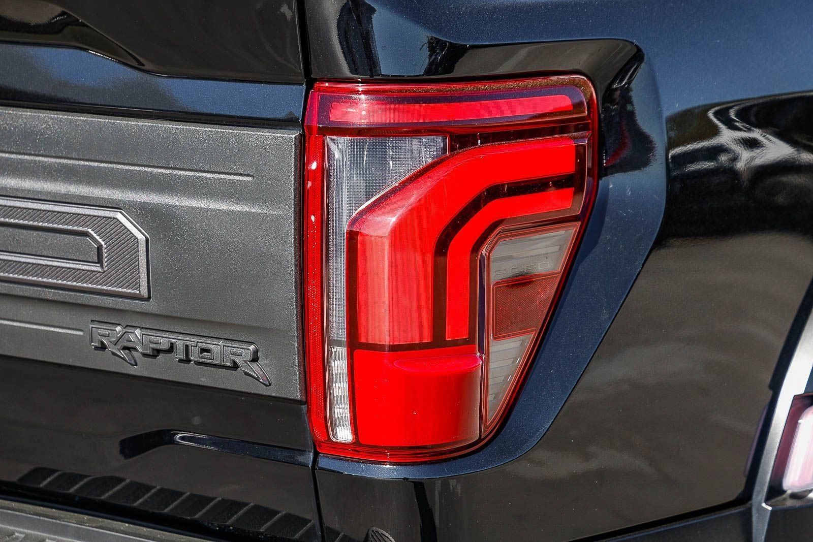 2025 Ford F-150 Raptor photo 3