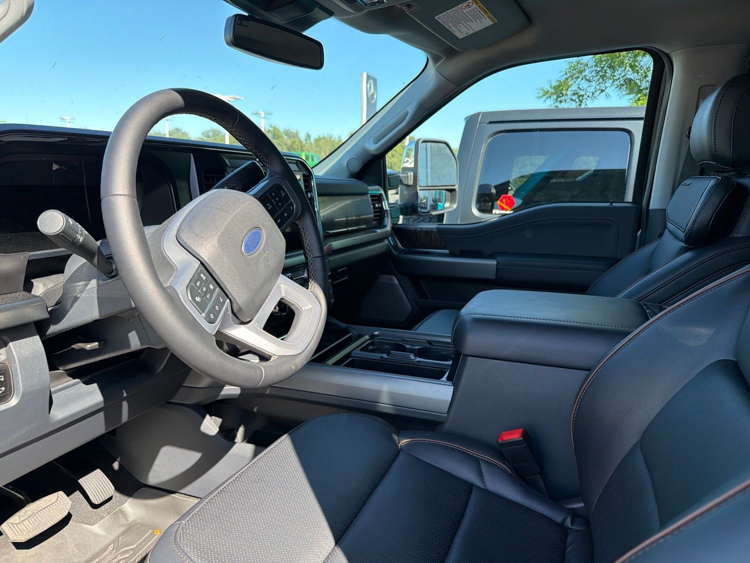 2026 Ford F-350SD Lariat photo 2